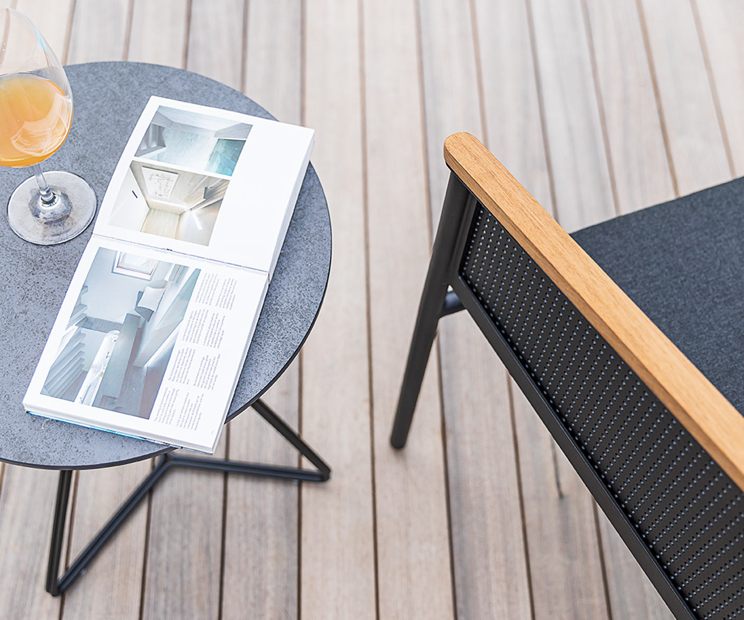 Weerbestendig Oasiq Riad design loungestoel antraciet frame Weerbestendig Oasiq Riad design loungestoel antraciet frame