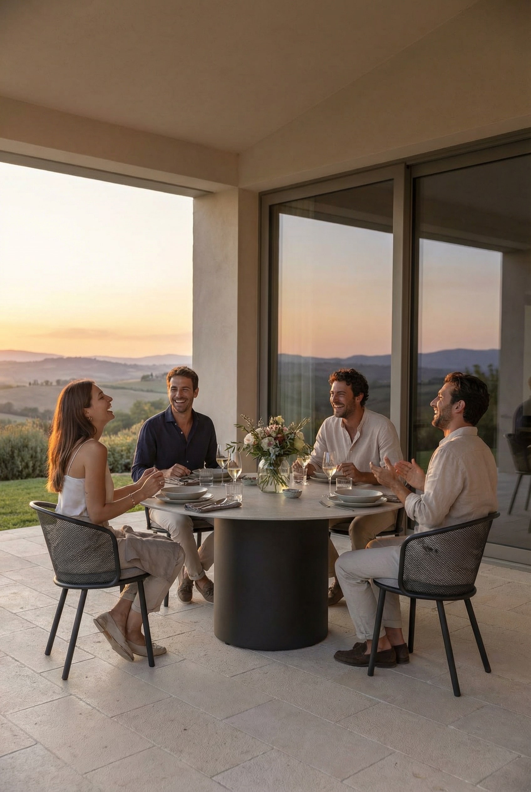 Moderner Keramik Esstisch Todus Branta in hellem Wohnambiente