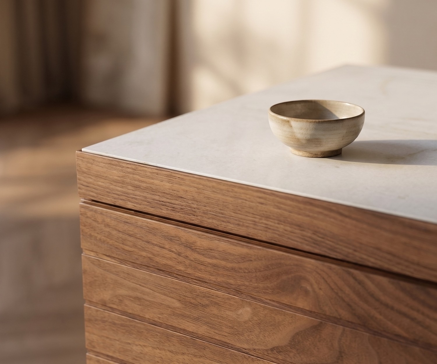 Buffet de salon al2 o-rizon 003 en bois avec plateau en marbre élégant dans un style minimaliste et chaleureux.
