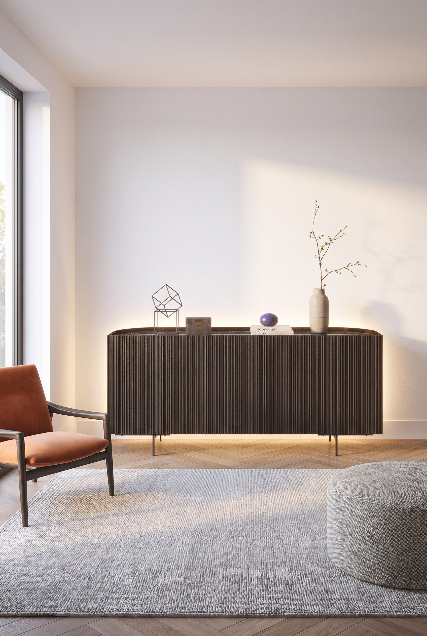 Salon moderne avec un Sideboard Novamobili Bay marron foncé, façade cannelée et courbes douces