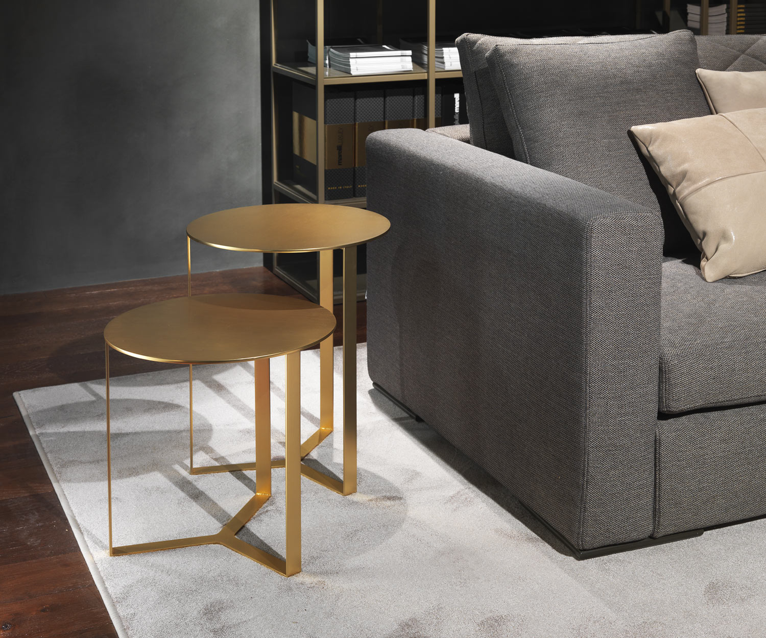 Modern Marelli Clip bijzettafeltje geborsteld messing Modern Marelli Clip bijzettafeltje geborsteld messing