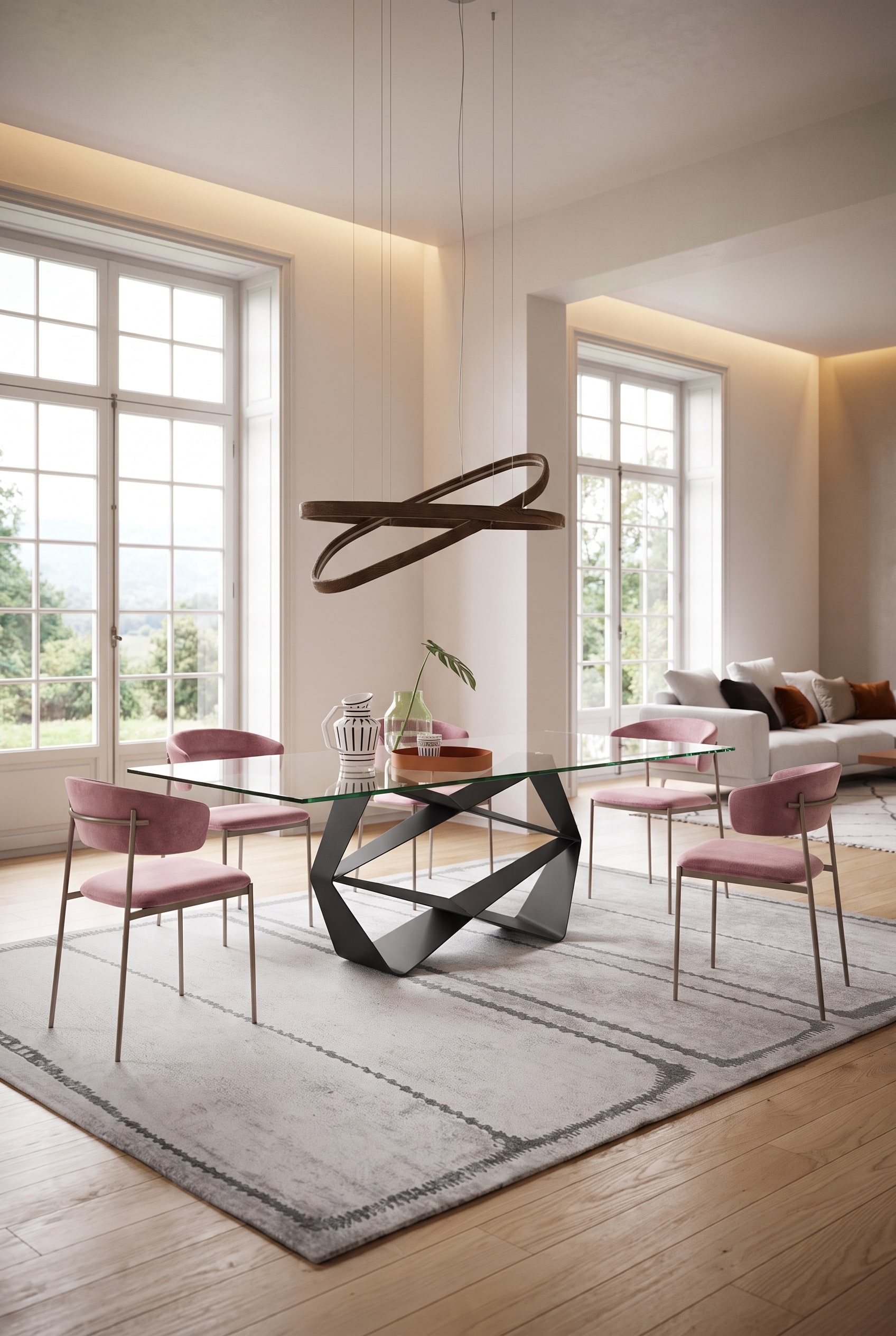 Salle à manger lumineuse avec une table en verre rectangulaire sur piètement croisé noir et quatre chaises rembourrées roses
