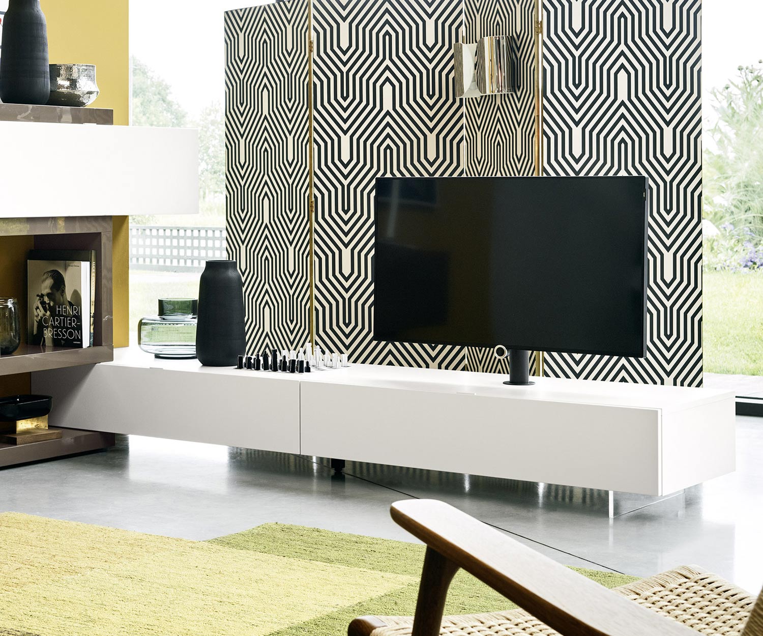Onzichtbare TV-meubelvoet transparant van Livitalia 