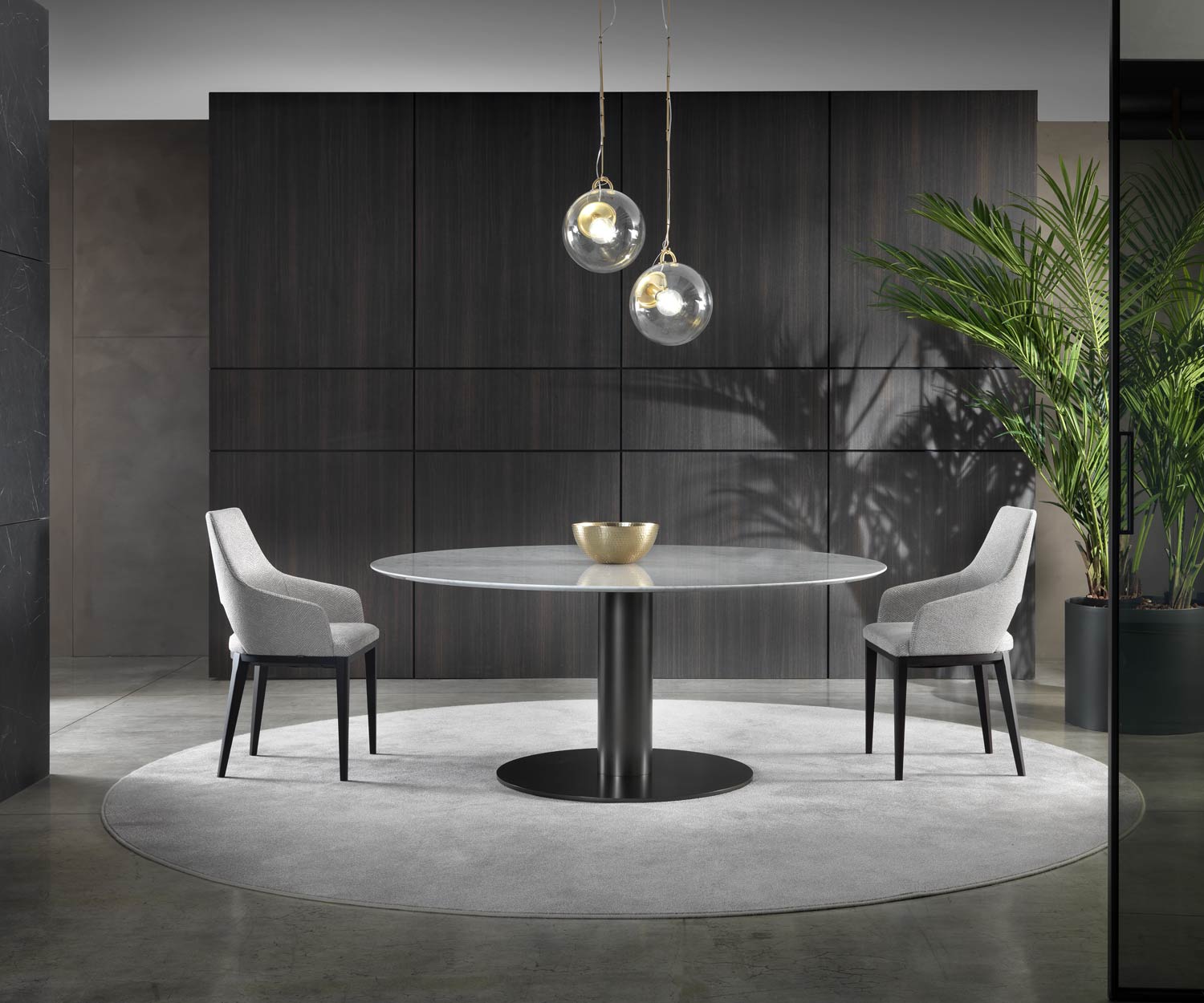 Hoogwaardige Marelli Break design eettafel met metalen onderstel Hoogwaardige Marelli Break design eettafel met metalen onderstel