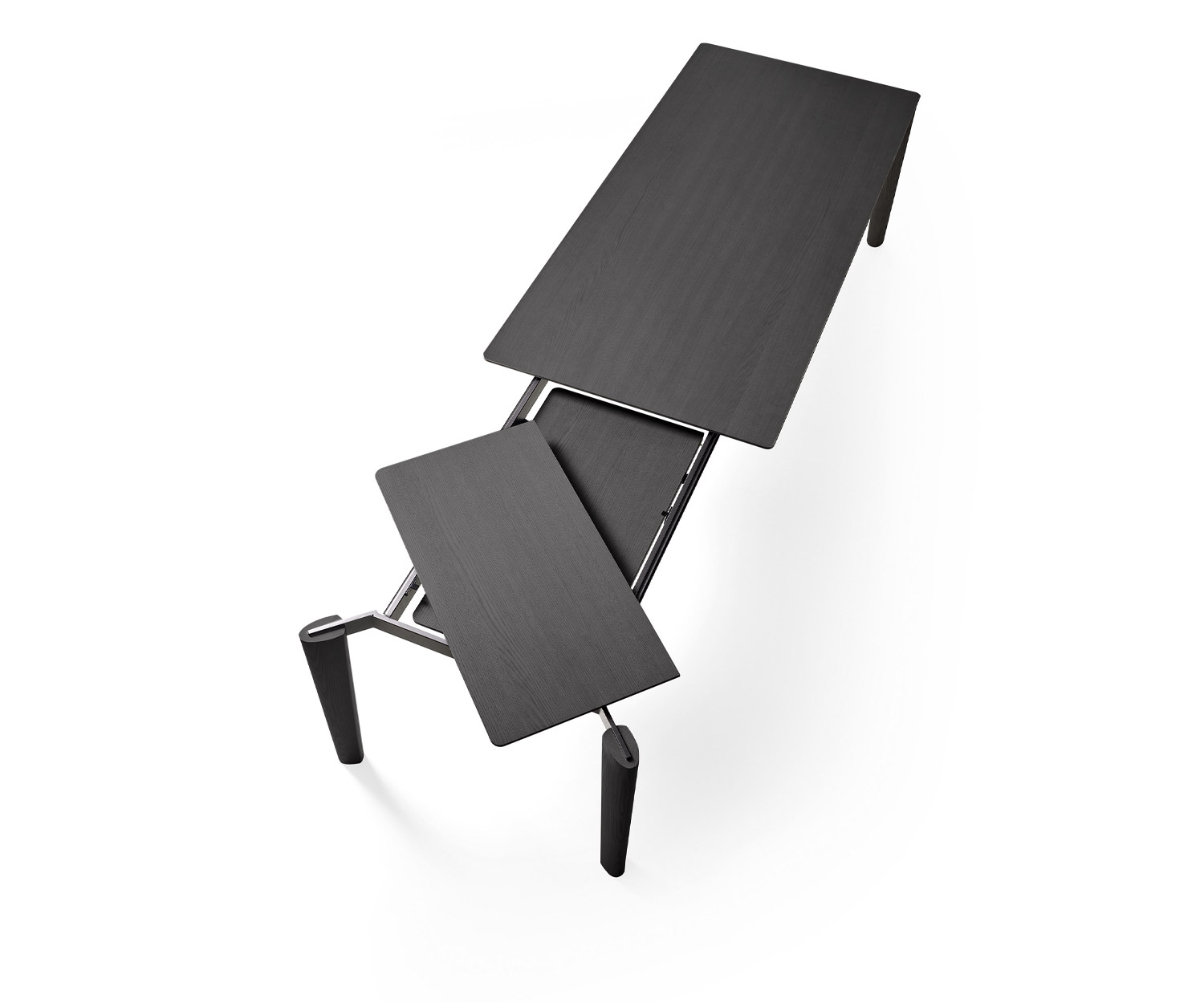 Uitschuifbare frame eetkamertafel Desco van Livitalia met zicht op het eerste tafelblad tijdens montage Uitschuifbare frame eetkamertafel Desco van Livitalia met zicht op het eerste tafelblad tijdens montage