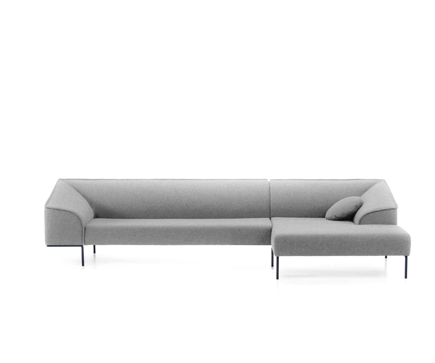 Prostoria Seam en gris clair comme canapé d'angle avec chaise longue à droite Prostoria Seam en gris clair comme canapé d'angle avec chaise longue à droite
