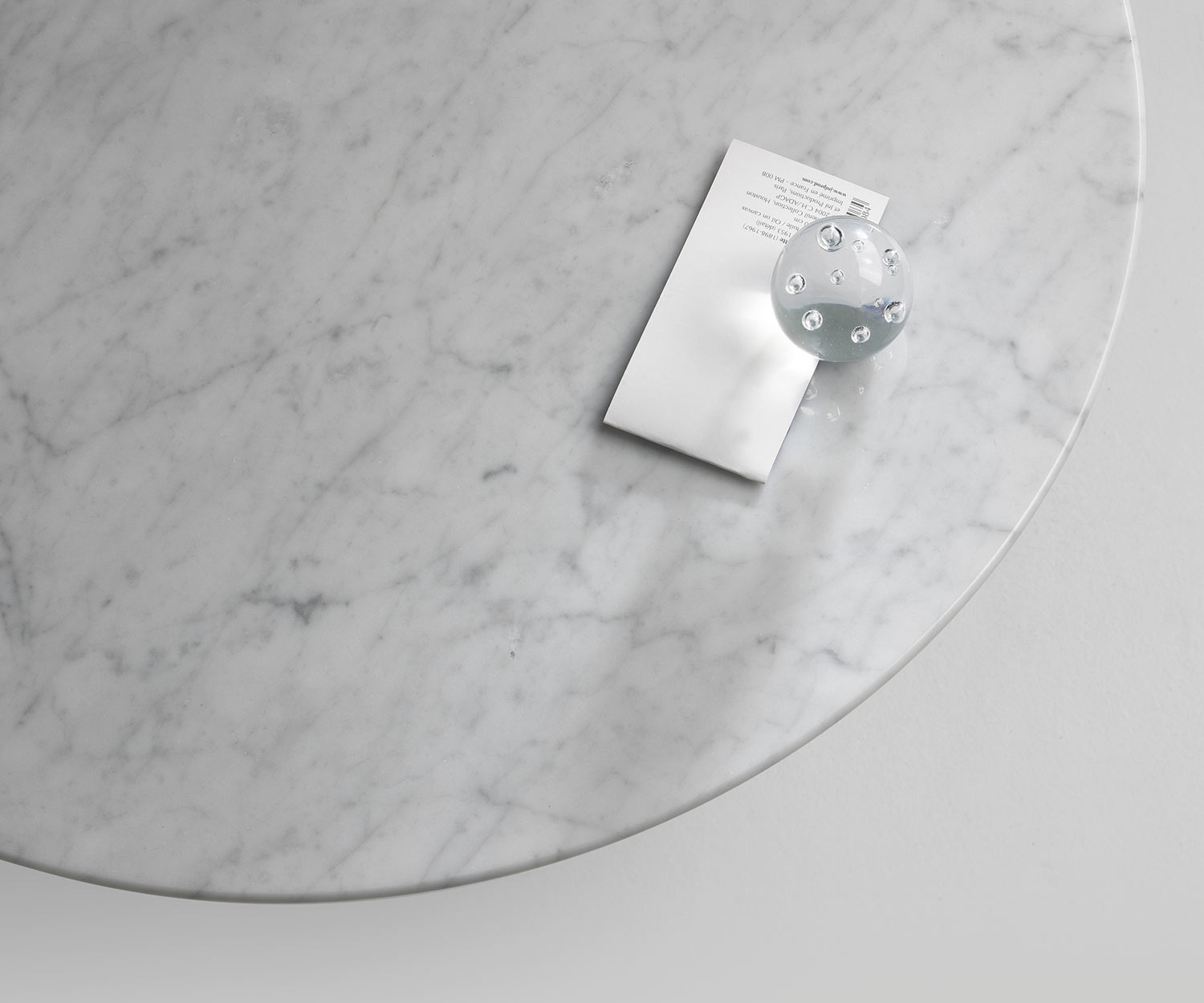 Carrara marmeren salontafel Break rond in detail Tafelblad
