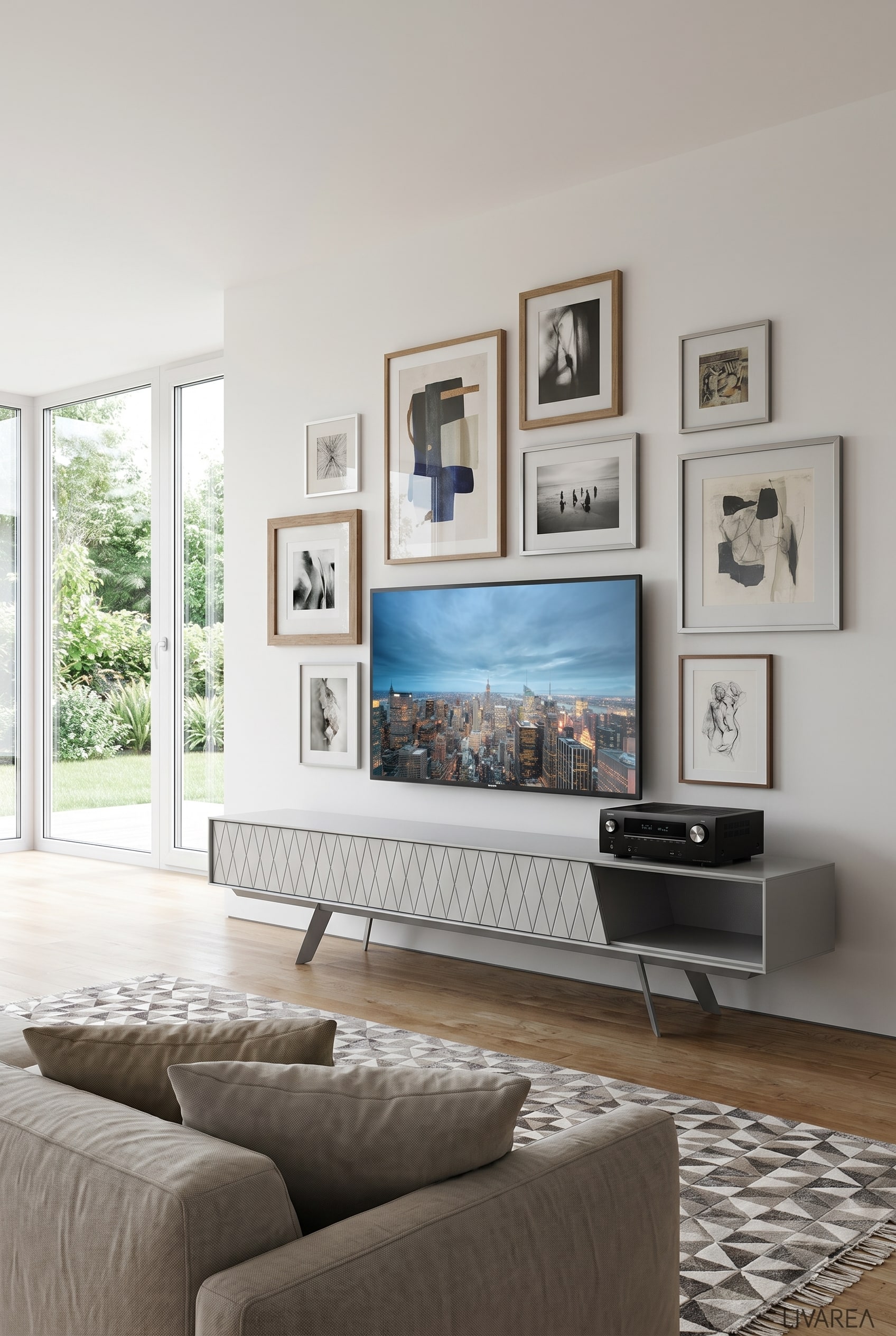 Lowboard design clair avec motif losange sur les portes sous un &eacute;cran plat simple devant une grande baie vitr&eacute;e