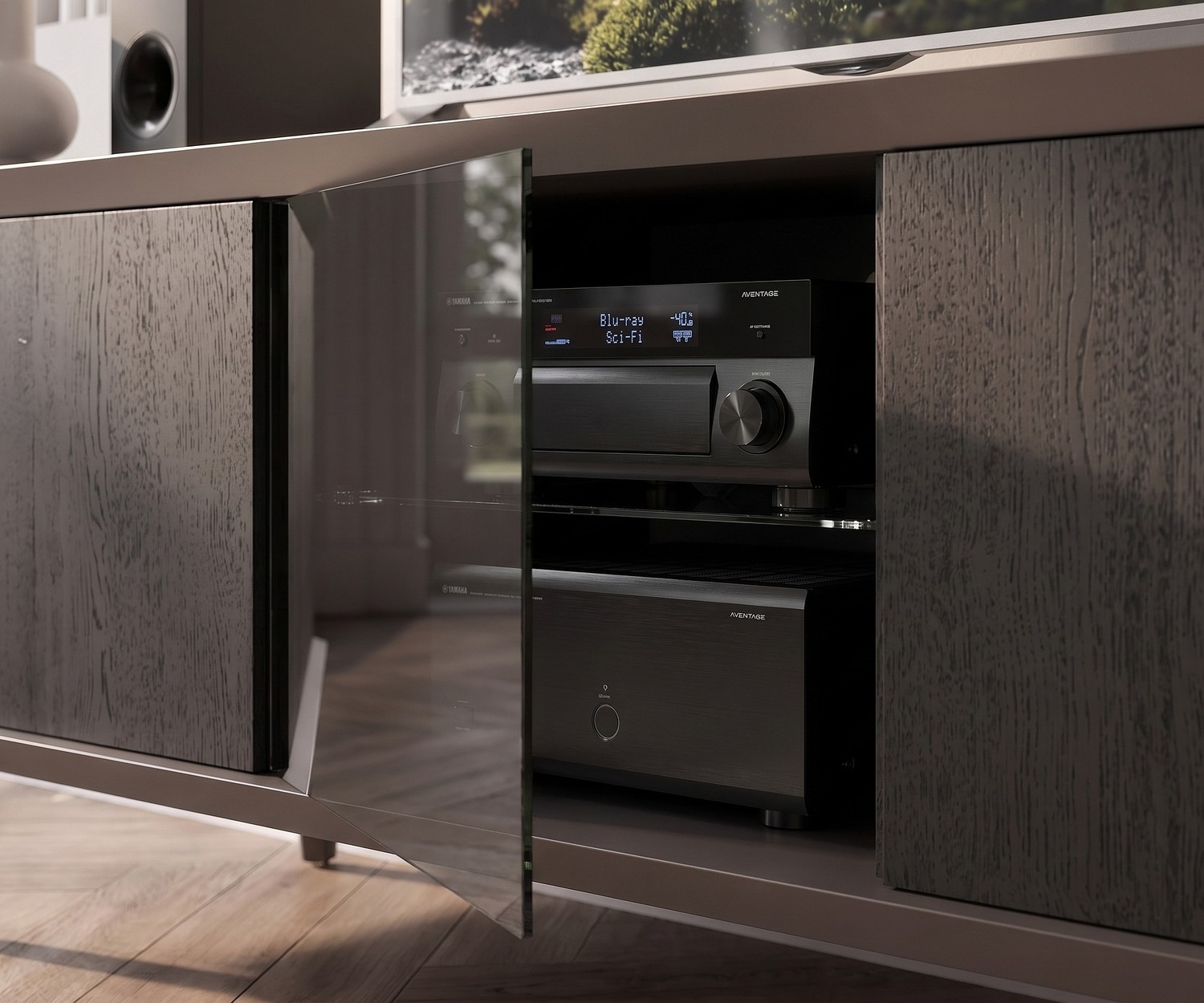 Meuble TV Lowboard Ozzio Brera en Noyer Meuble TV lowboard Ozzio Brera pour le salon. Meuble télé élégant en noyer avec porte central en verre fumé design.