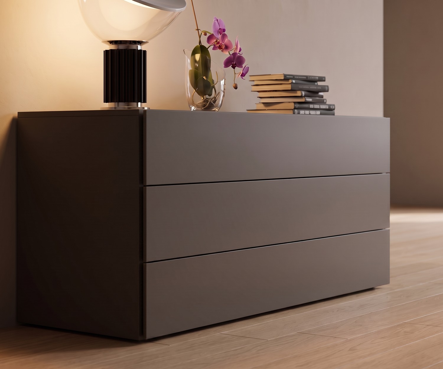 Moderne Easy ladekast met 3 laden Easy design ladekast van Novamobili met 3 laden in wit, minimalistische slaapkamercommode met bijpassende spiegel.
