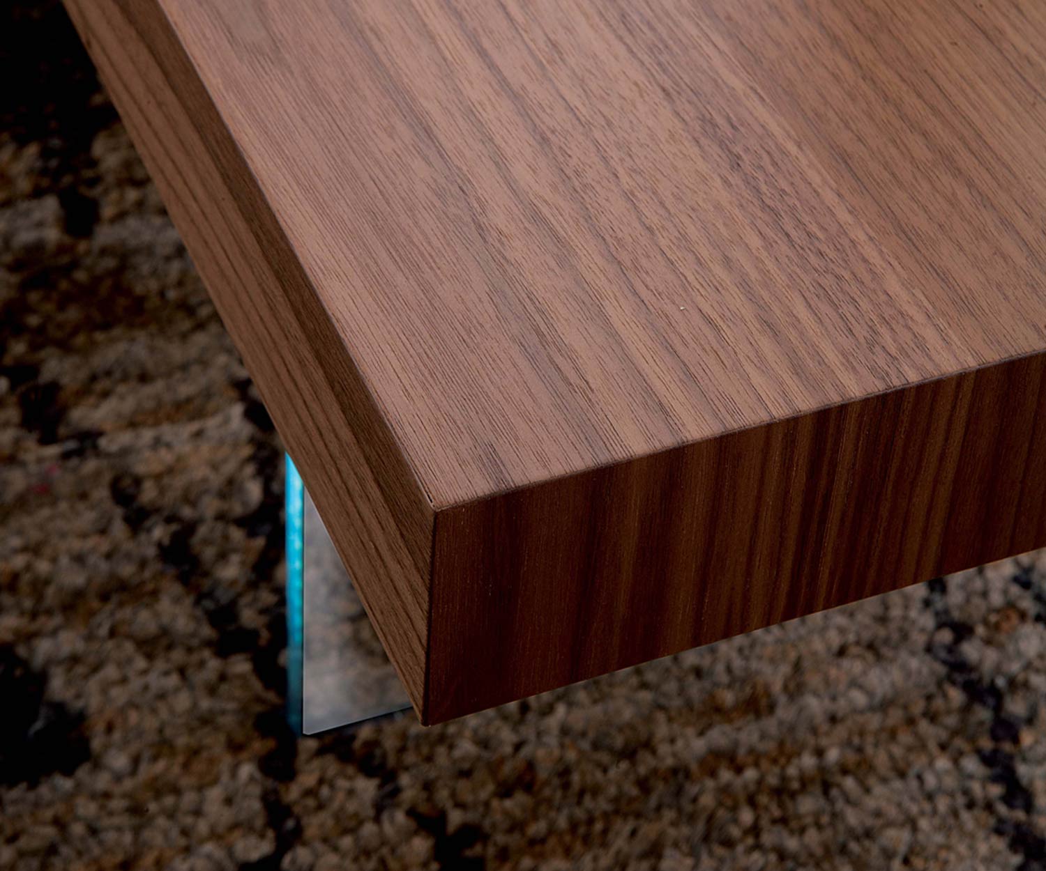 Plateau de table noir Bellagio Table basse de Ozzio fermée dans le salon Plateau de table noir Bellagio Table basse de Ozzio fermée dans le salon