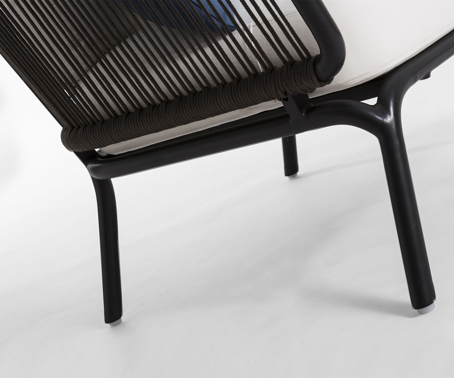 Exclusieve Oasiq Yland chaise longue 2-zits design bank met frame in antraciet donkergrijs