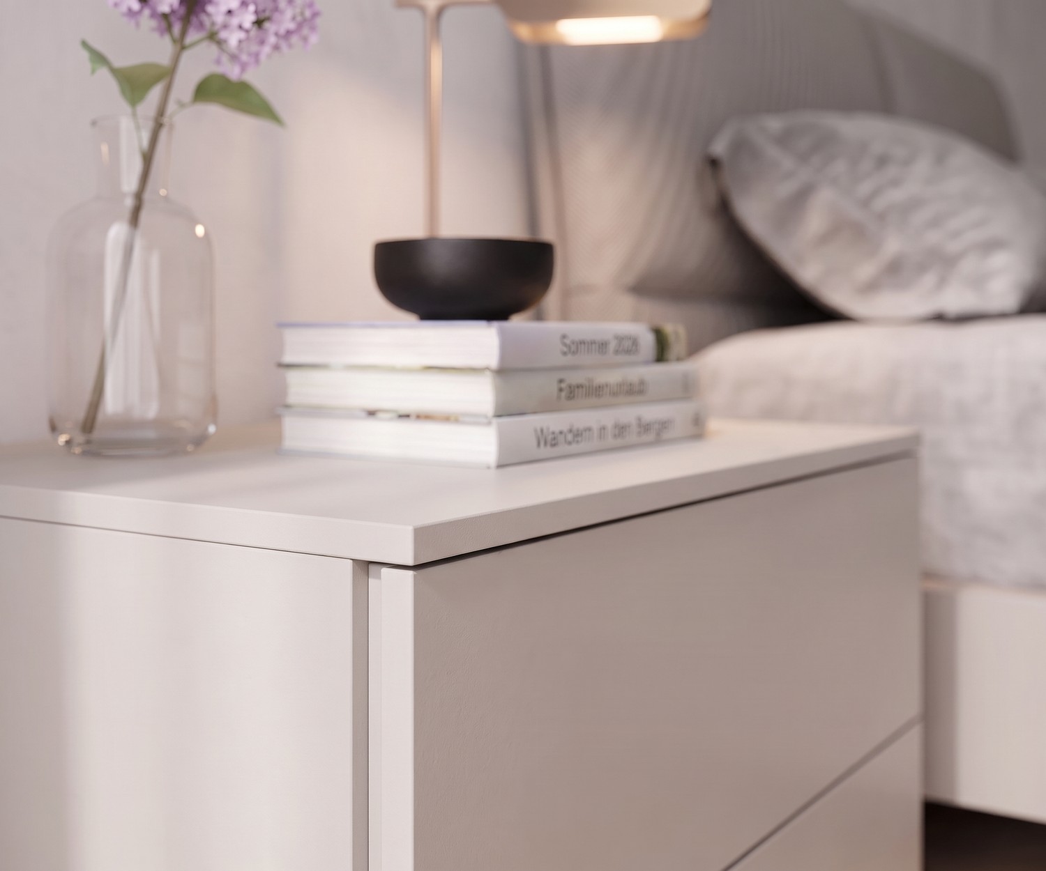Table de chevet Atena de Livitalia pour la chambre, table de nuit moderne en beige mat avec tiroirs, style minimaliste.
