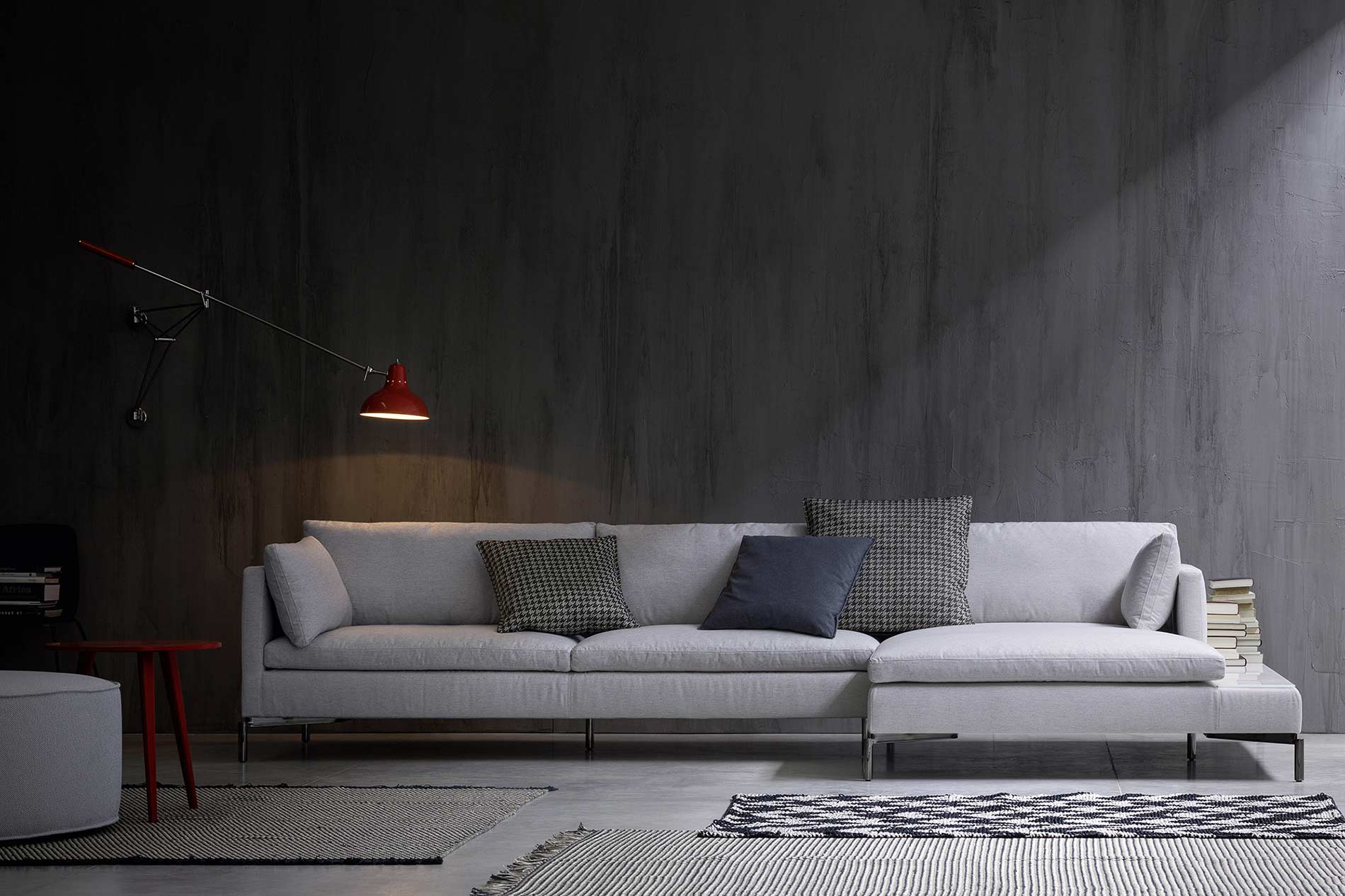 Canapé d'angle contemporain sur pieds hauts