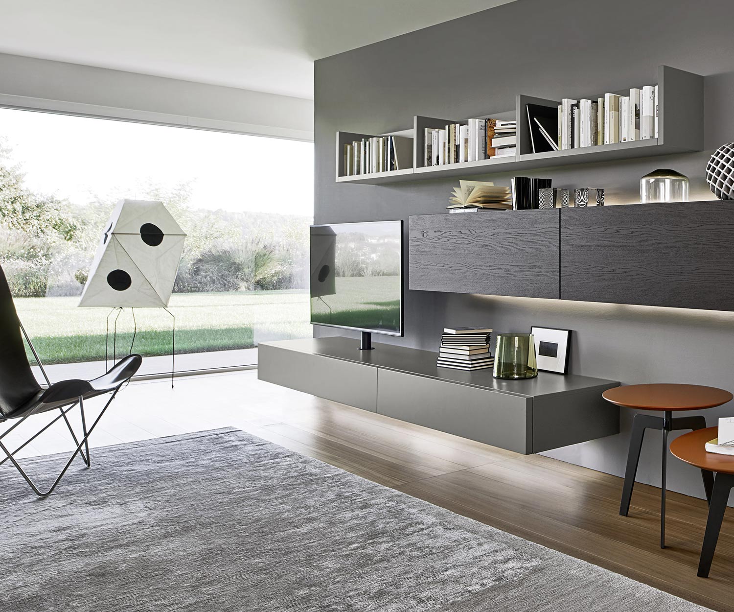 Exclusieve hangende Livitalia design lowboard configurator met TV-kolombevestiging Exclusieve hangende Livitalia design lowboard configurator met TV-kolombevestiging