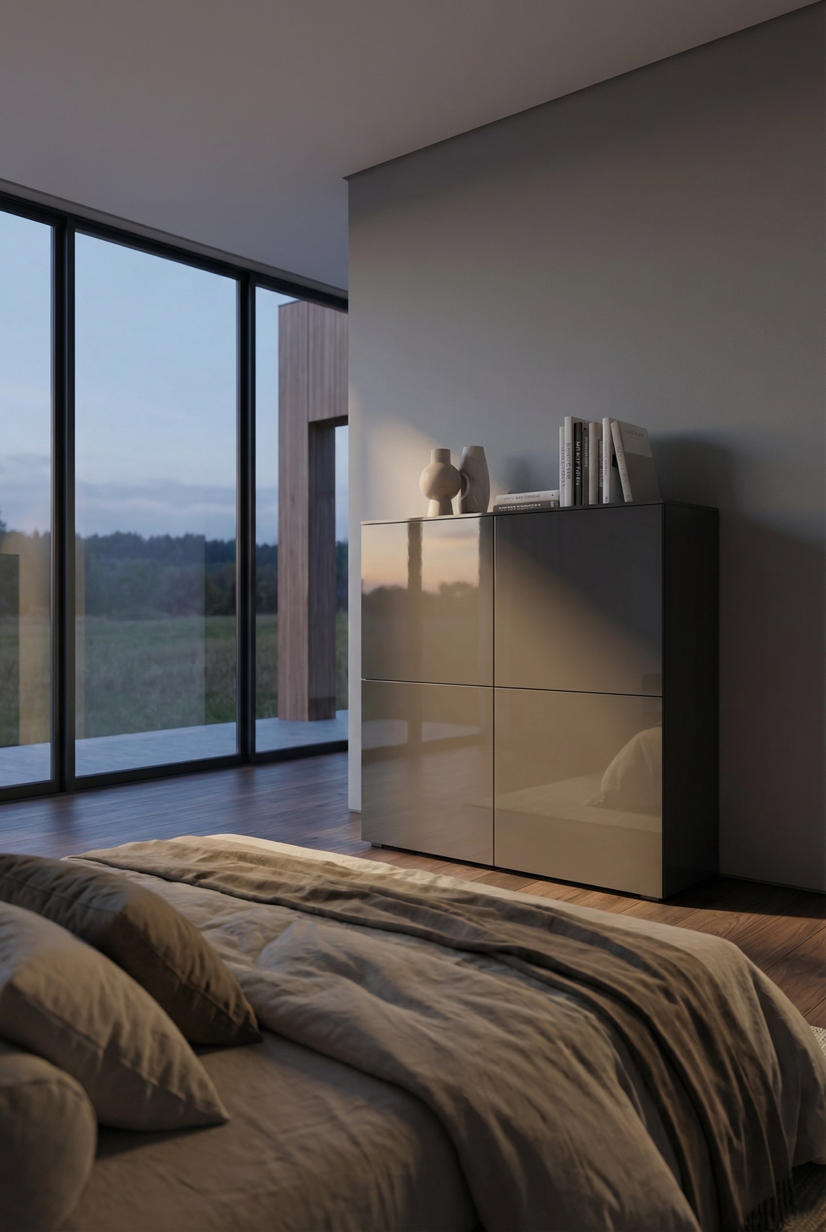 Livitalia Highboard Four als elegante opbergruimte voor technologie in de slaapkamer. Livitalia Highboard Four als elegante opbergruimte voor technologie in de slaapkamer.