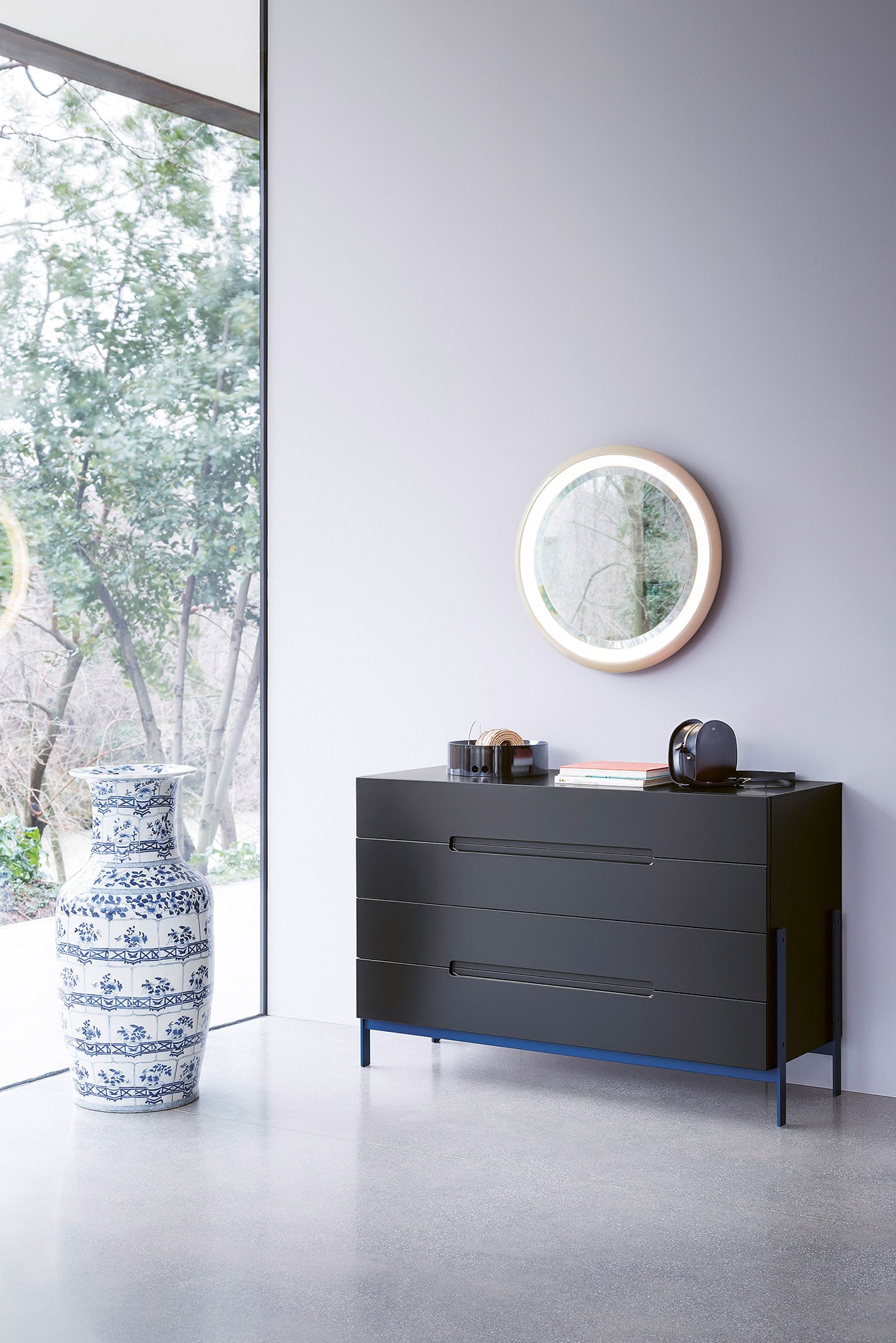 Commode met lineair ontwerp