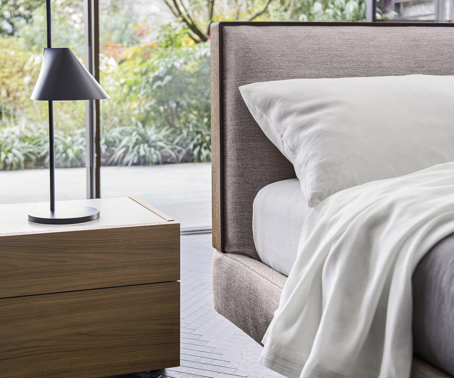 Comfortabel Livitalia Design Beddecor met grijze hoes Comfortabel Livitalia Design Beddecor met grijze hoes