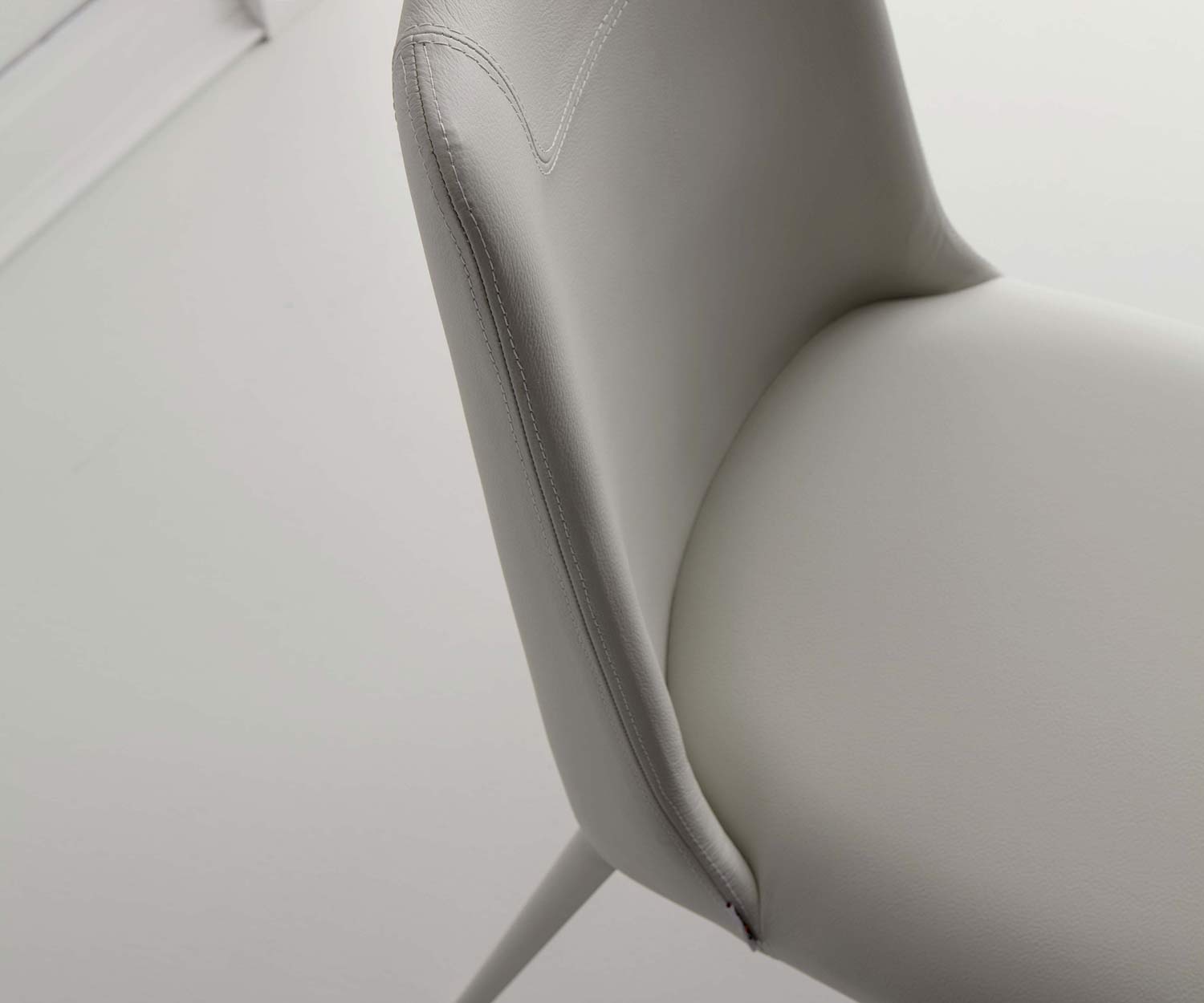 Exclusieve Ozzio Design gestoffeerde stoel Sofia