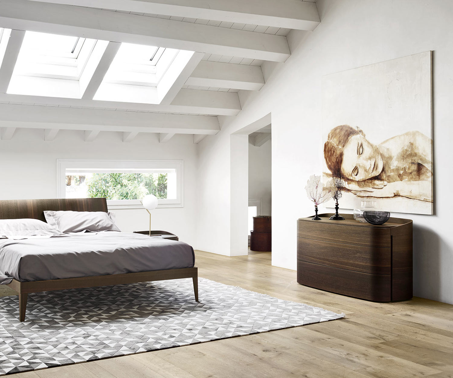 Exclusieve Livitalia Design houten ladekast Rond met rond randprofiel in eikenfineer Exclusieve Livitalia Design houten ladekast Rond met rond randprofiel in eikenfineer