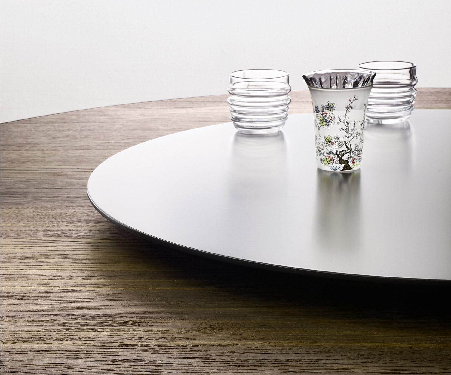 Livitalia IJzeren tafel voor de eetkamer met detail van het optionele keramische draaiblad