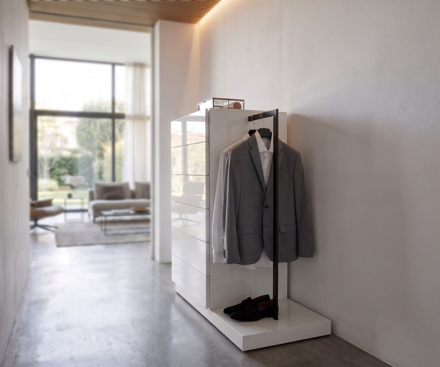 Novamobili Design hoge ladekast met kleerkast plus rail