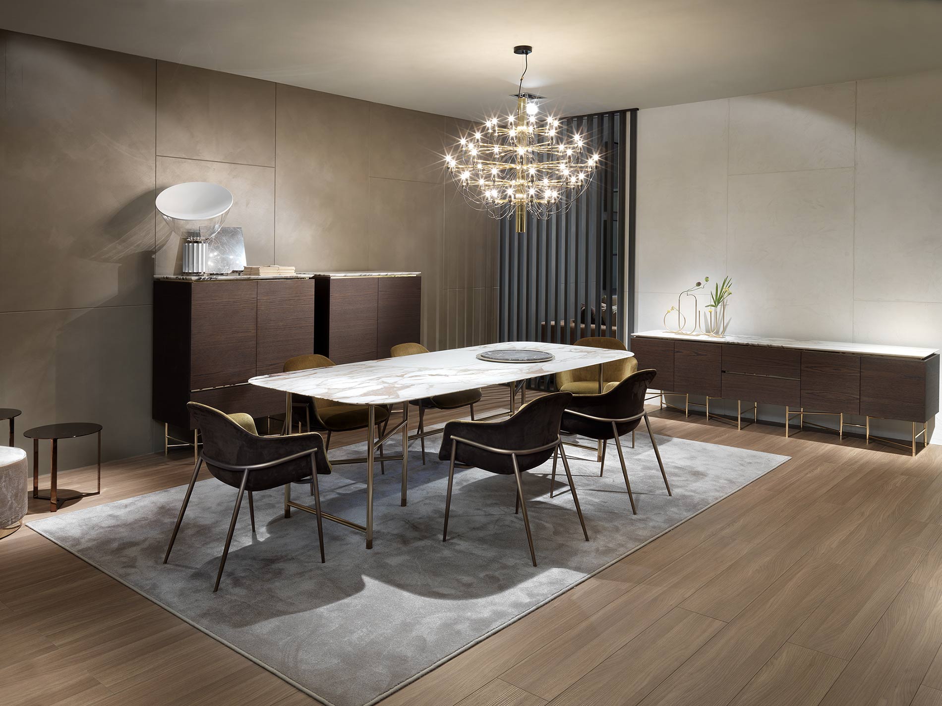 Moderne marmeren eettafel met metaal