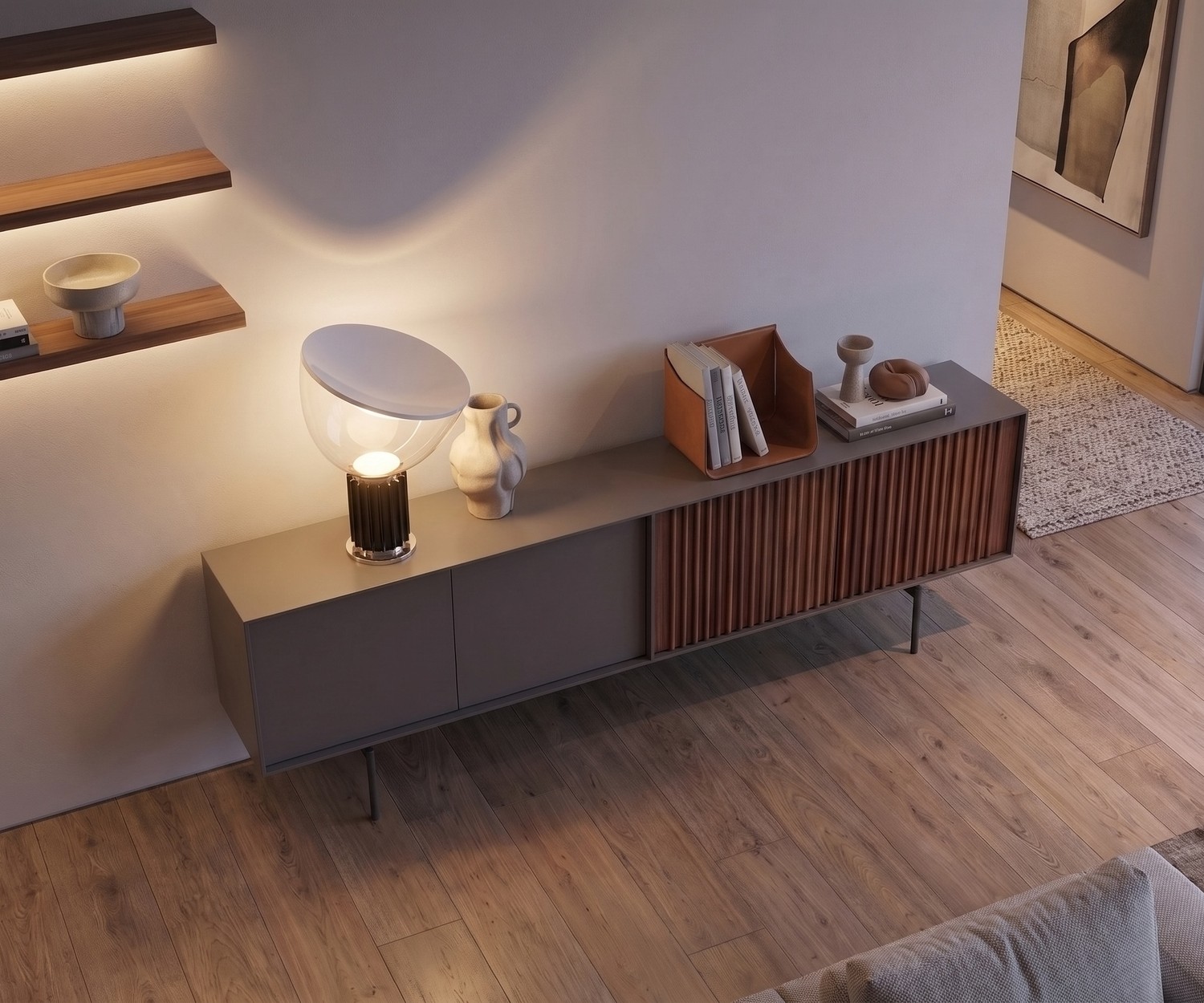 al2 ka-bera 003 B design dressoir in de woonkamer met matgrijze deuren, houten lamellen en slanke metalen pootjes.