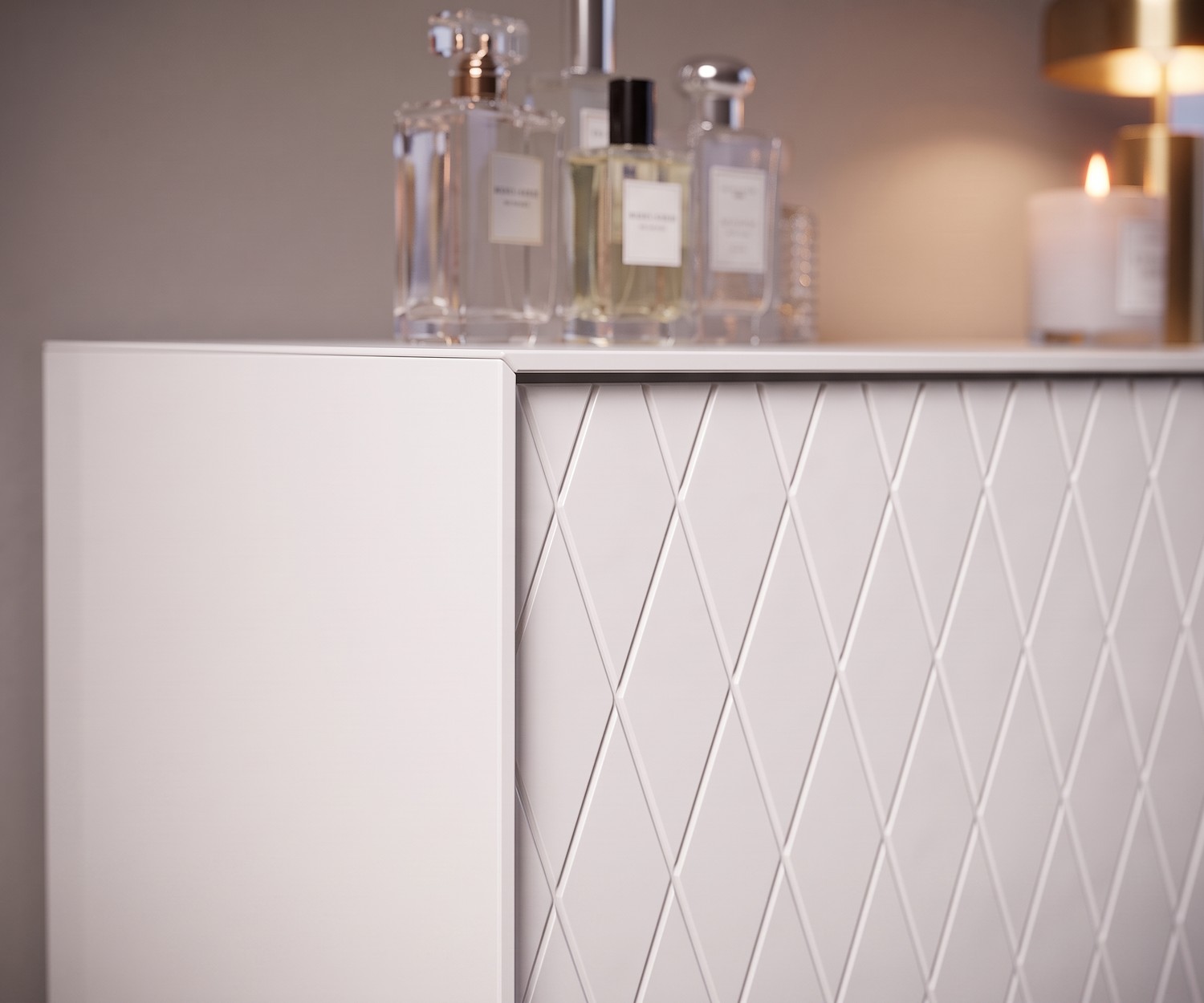 Design highboard al2 e-klipse 009 in mat wit al2 e-klipse 009 highboard kast voor de slaapkamer in mat wit, voorzien van een modern ruitpatroon.