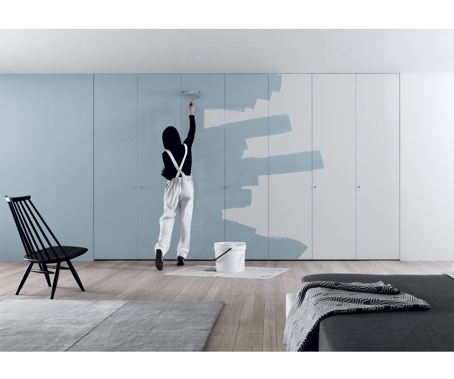 Moderne Novamobili Design kleerkast Intono met draaideuren om zelf te schilderen