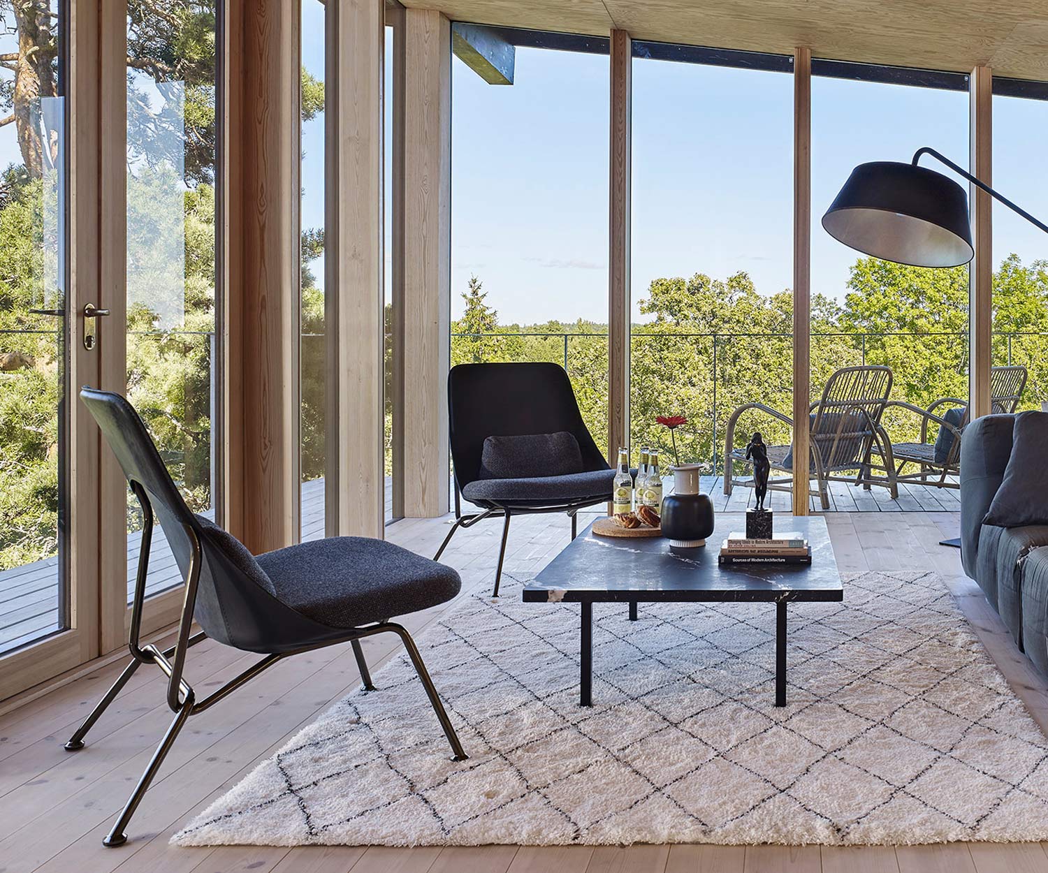 Prostoria Fauteuil design Strain avec assise en cuir Cognac Prostoria Fauteuil design Strain avec assise en cuir Cognac