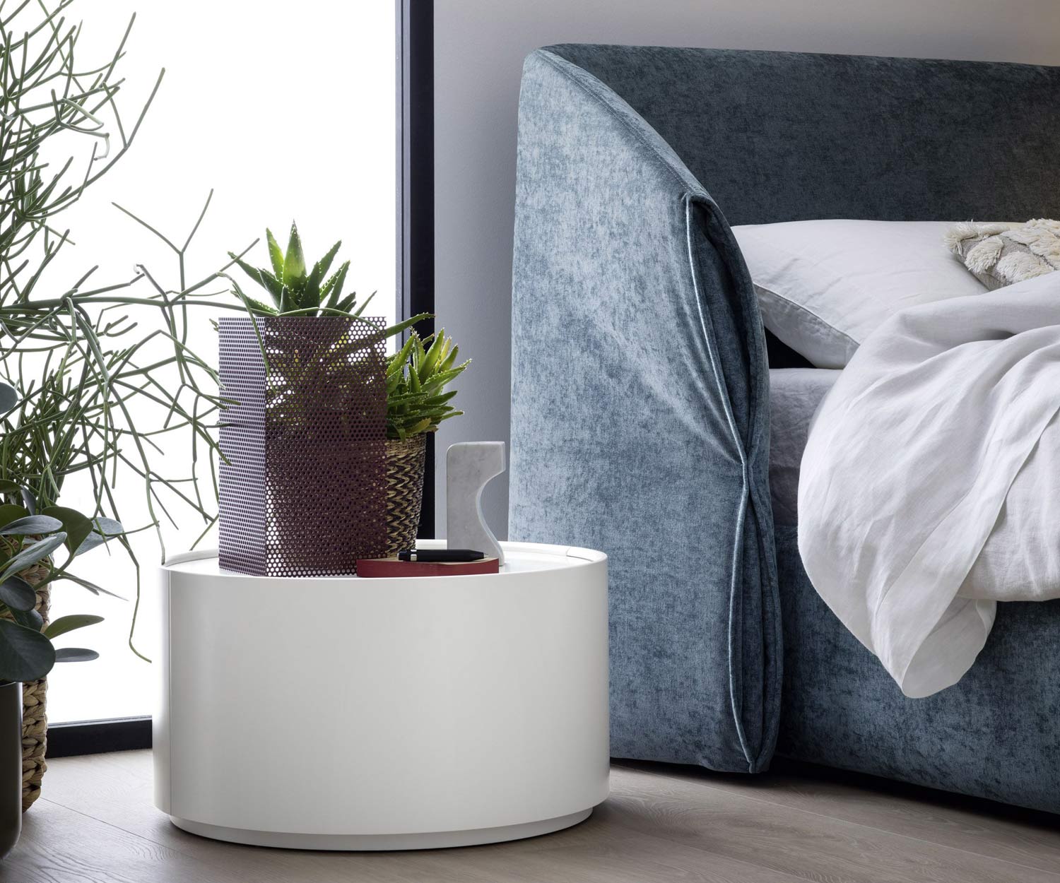 Exclusif Novamobili Lit rembourré Hide tissu gris dans la chambre à coucher Exclusif Novamobili Lit rembourré Hide tissu gris dans la chambre à coucher