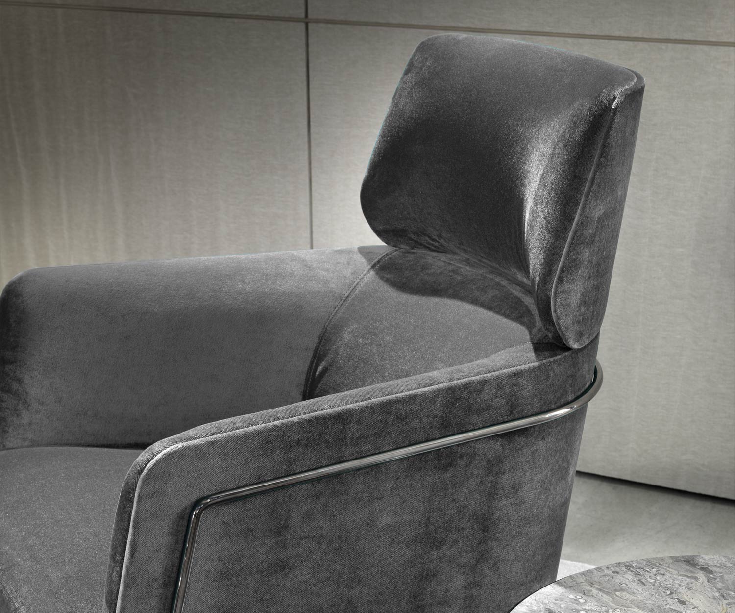 Fauteuil haut de gamme Nest de Marelli en détail revêtements gris foncé Fauteuil haut de gamme Nest de Marelli en détail revêtements gris foncé