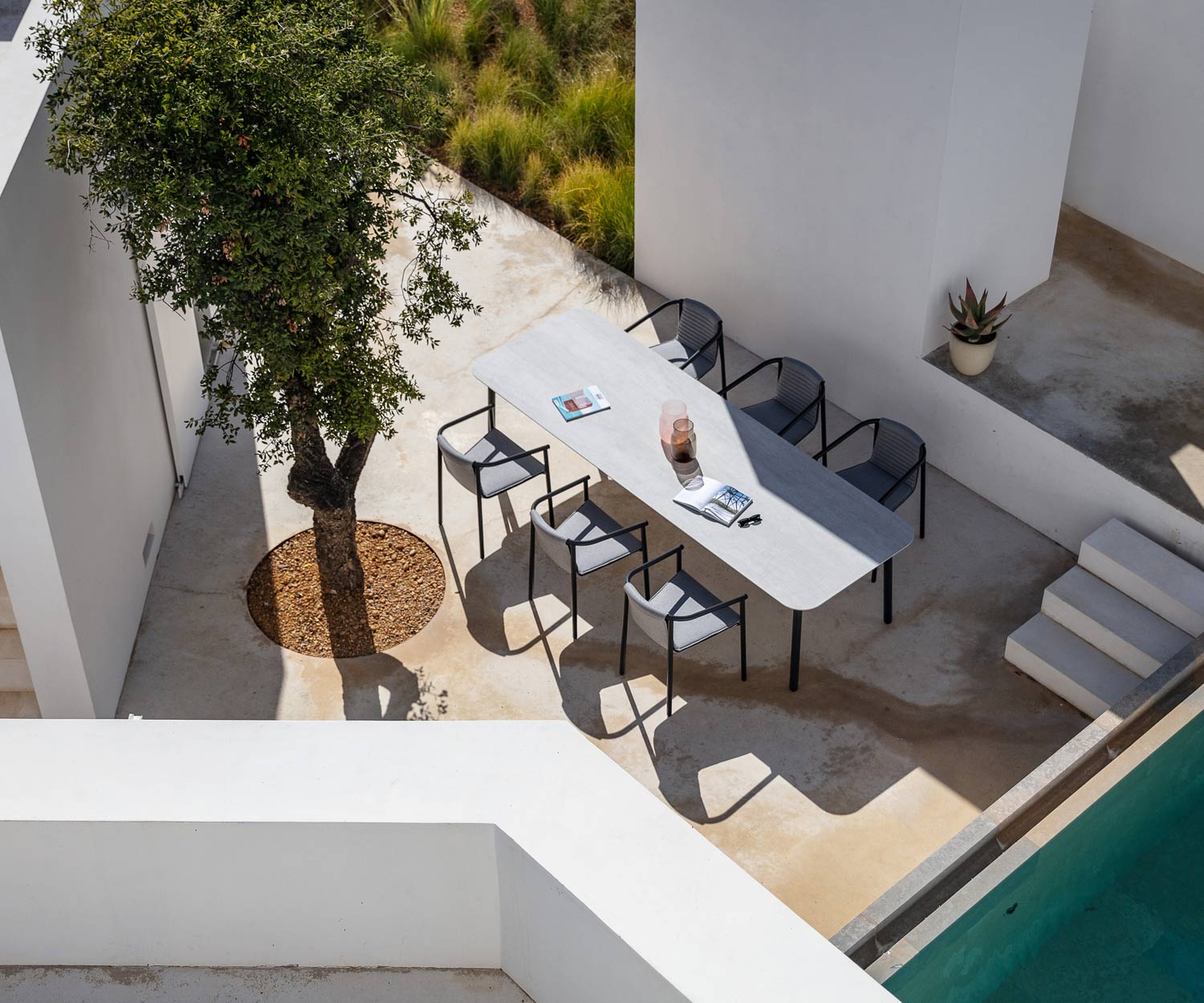 Starling design tuintafel voor maximaal zes personen op een terras