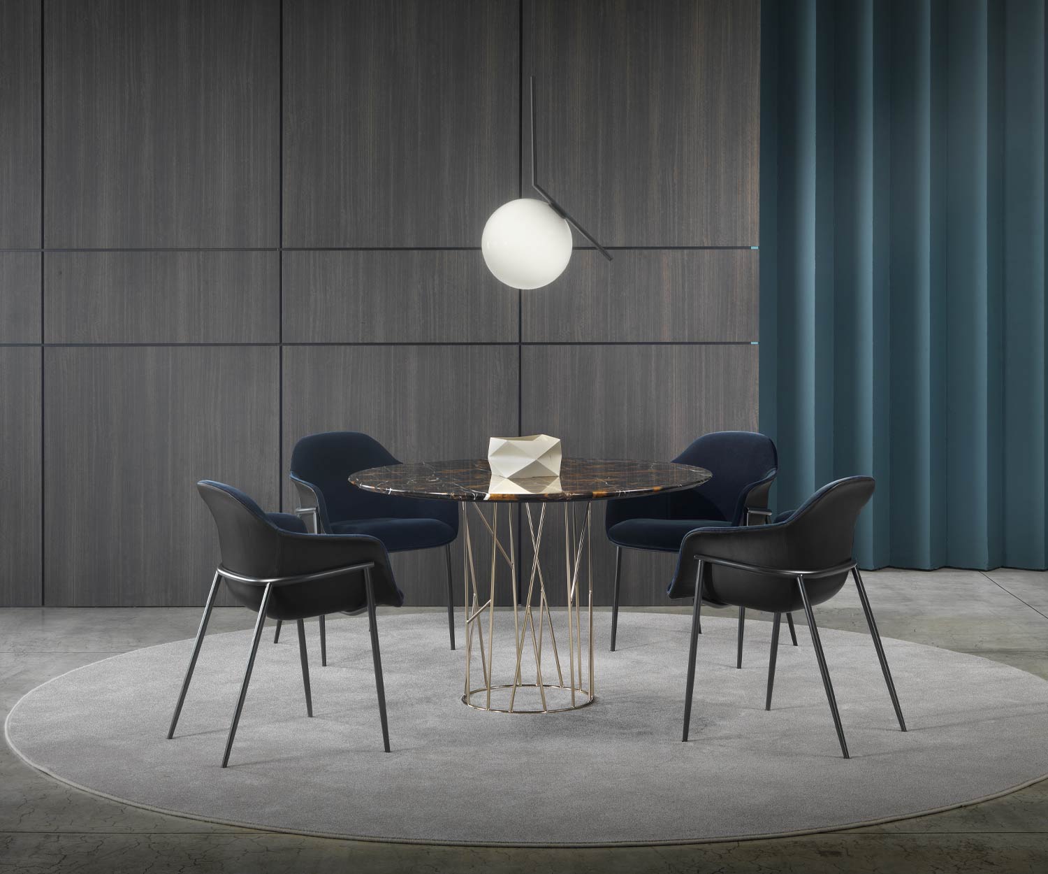 Comfortabele vergaderkamerstoel Chia van Marelli blauw fluweel Comfortabele vergaderkamerstoel Chia van Marelli blauw fluweel