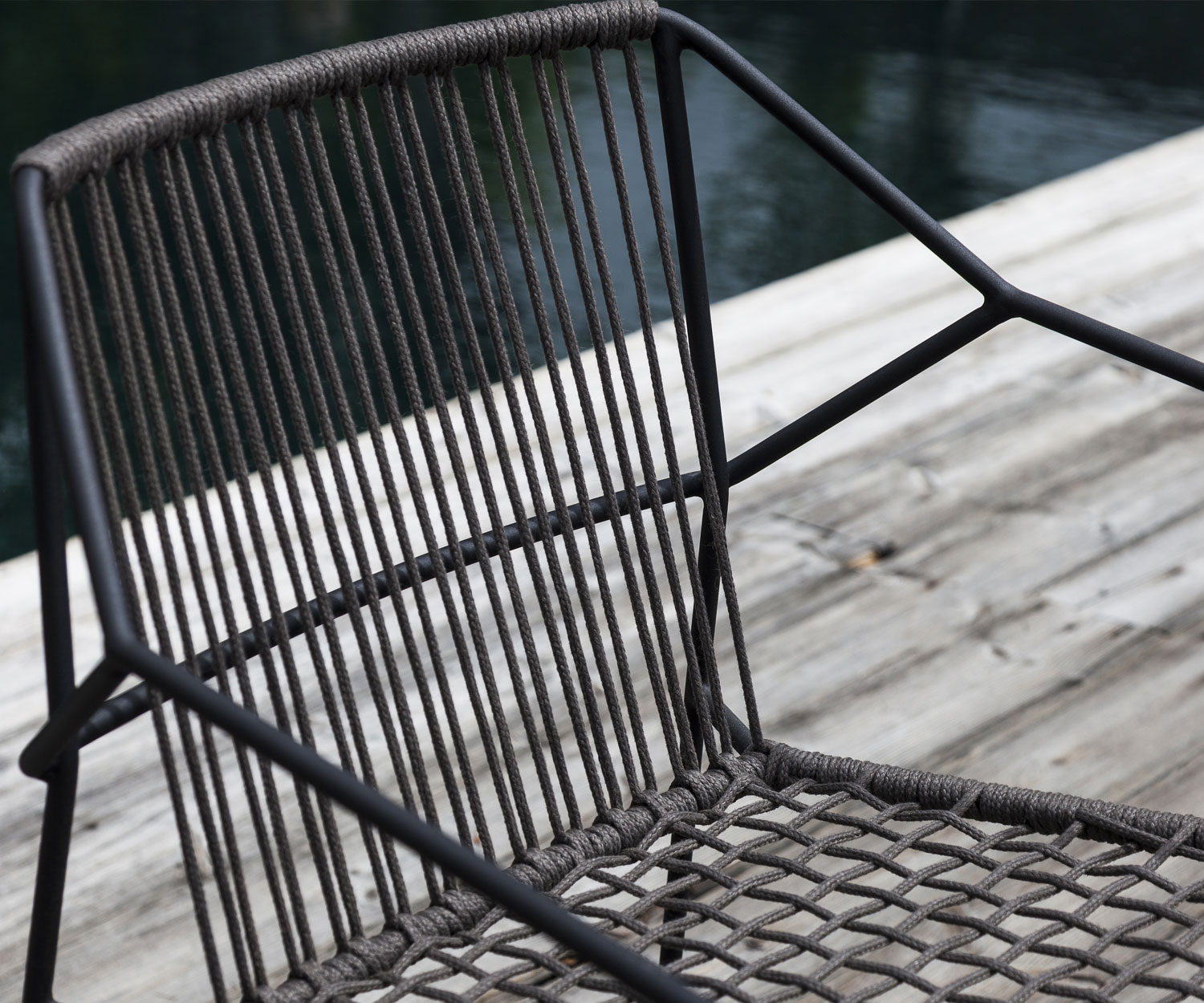 Moderne Oasiq Sandur koord design fauteuil met antraciet roestvrijstalen frame