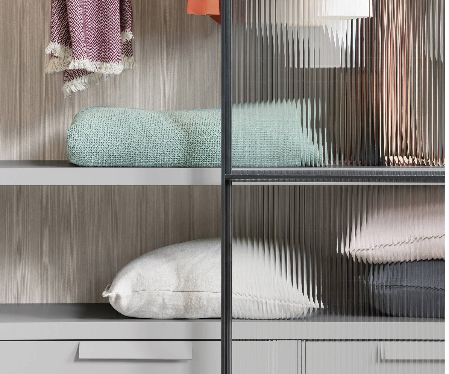 Armoire design exclusive en verre à portes coulissantes Novamobili Layer Armoire design exclusive en verre à portes coulissantes Novamobili Layer