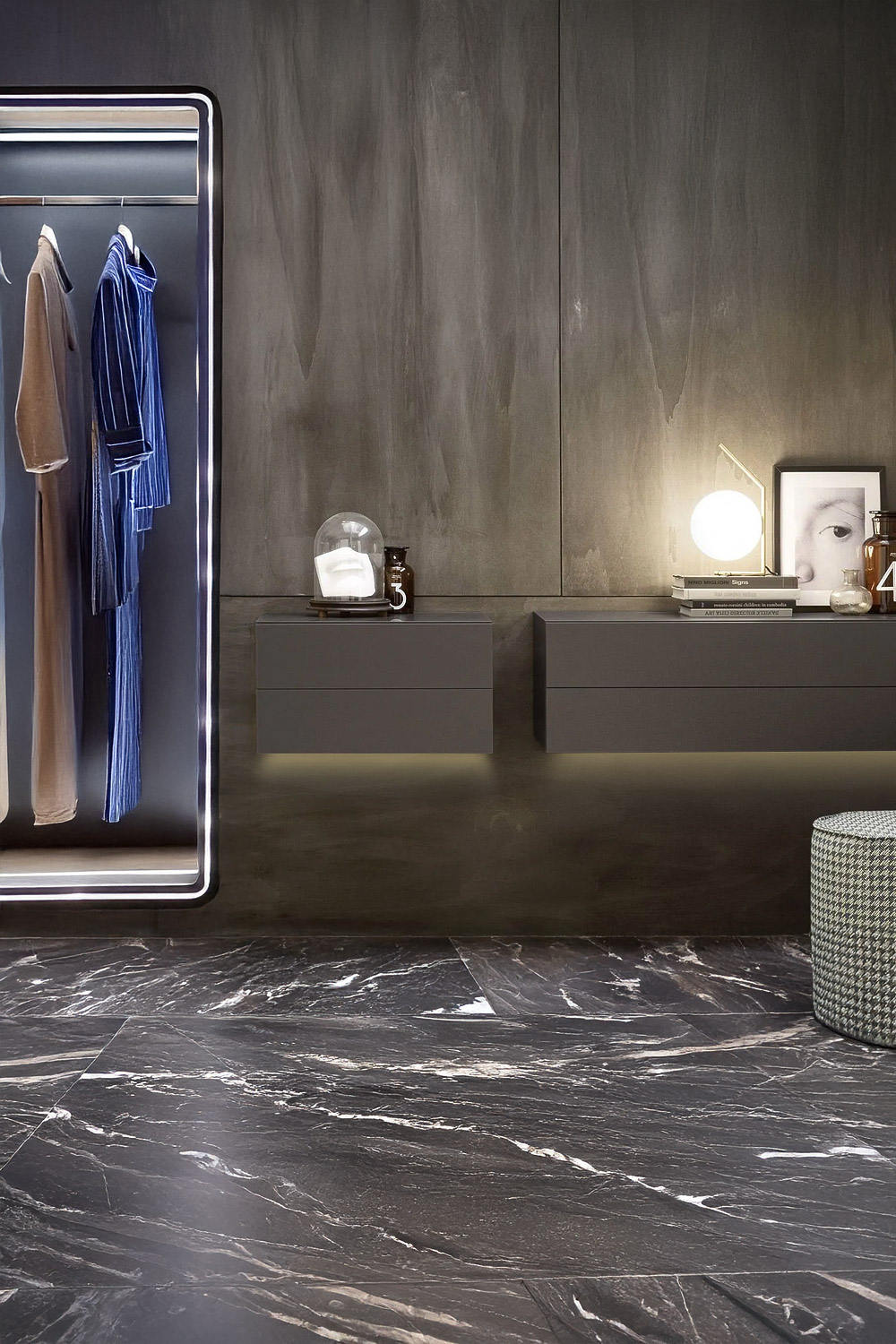 Couloir avec &eacute;clairage indirect pour plus d'ambiance