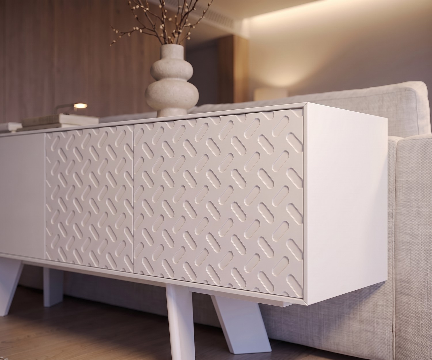 Design dressoir Alhambra 003 in een moderne woonkamer achter de bank, wit met structuurdeuren en schuine poten.