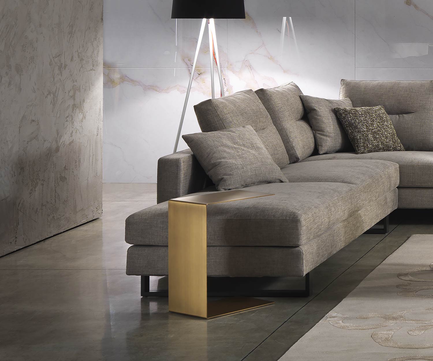 Hoogwaardige Marelli Sofa-tafel Mini hoekige oppervlakken goudkleurig geborsteld metaal Hoogwaardige Marelli Sofa-tafel Mini hoekige oppervlakken goudkleurig geborsteld metaal