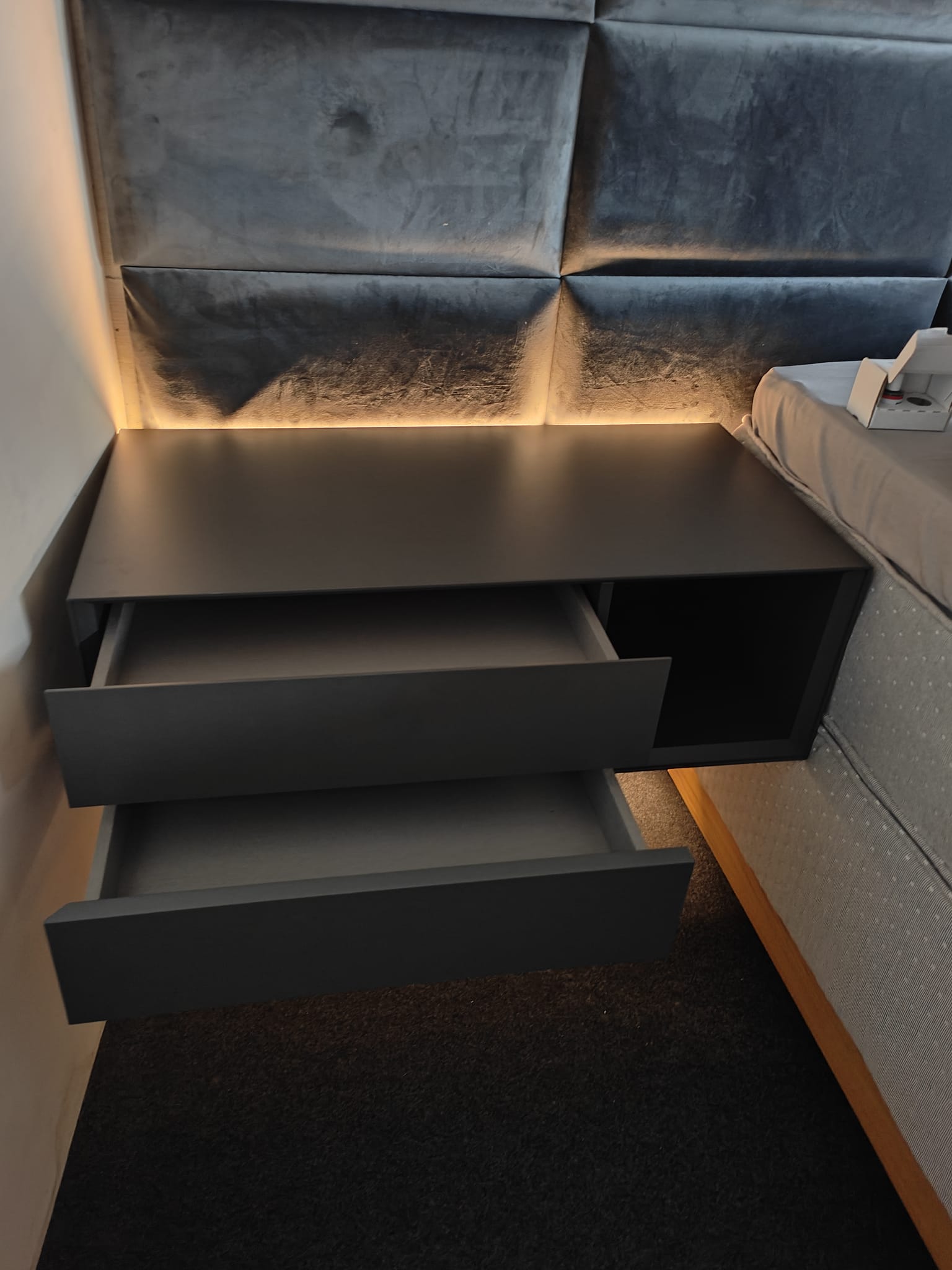 Livitalia Ecletto Open Nachttisch mit LED Beleuchtung und offenem Fach