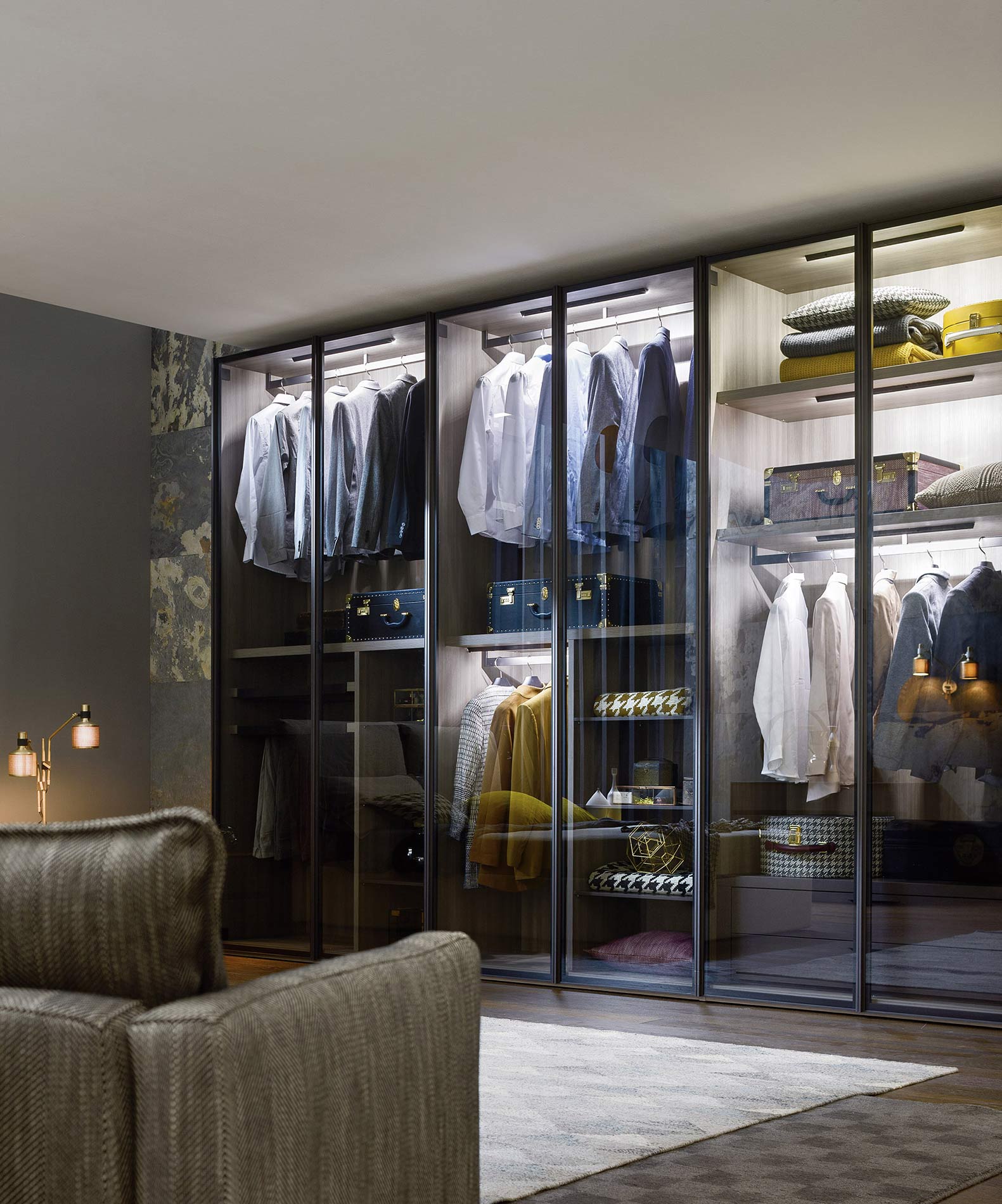 Design kledingkast met glazen deur Design kledingkast met glazen deur