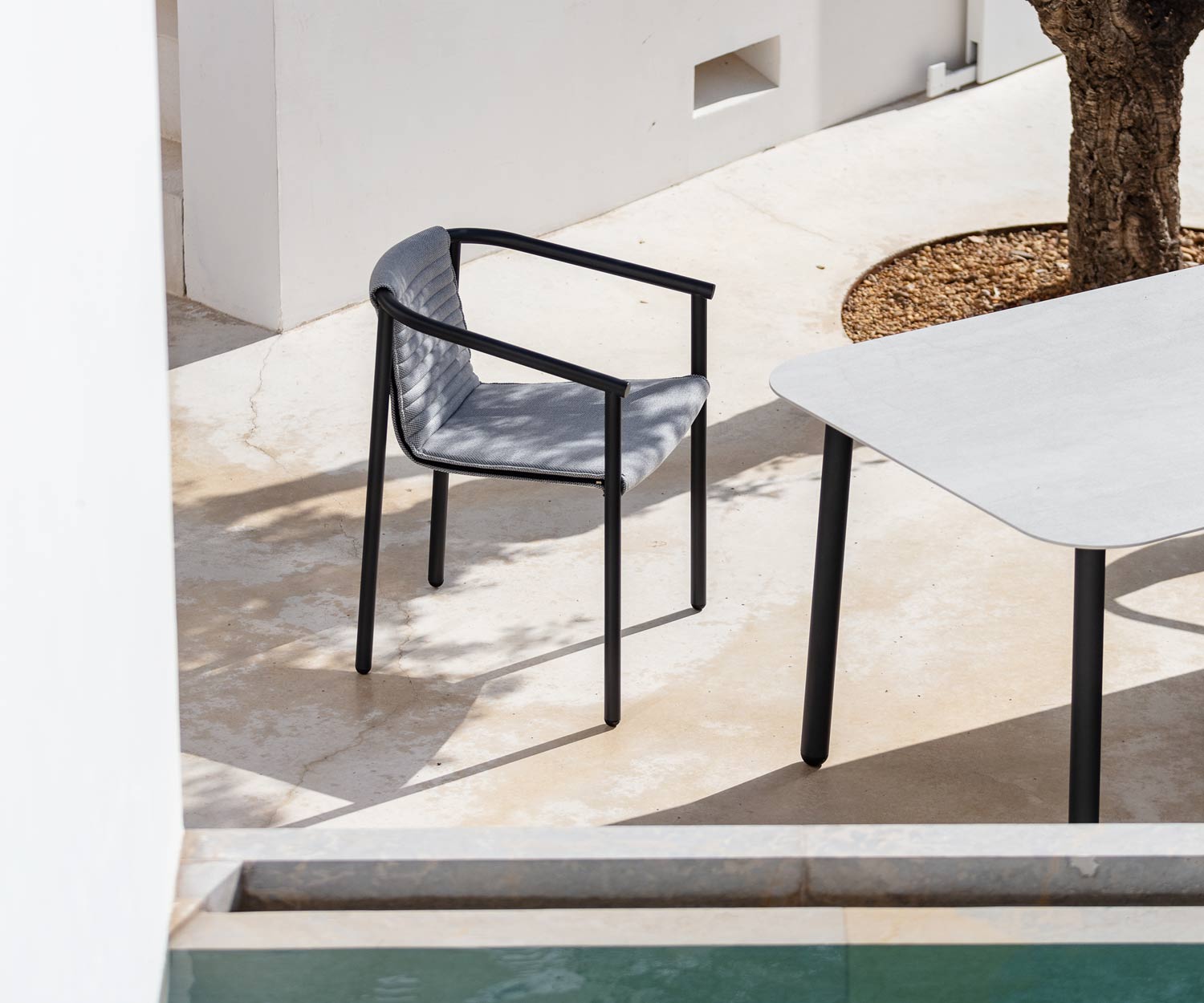 Moderne Todus Duct Round Design fauteuil van gepoedercoat roestvrij staal