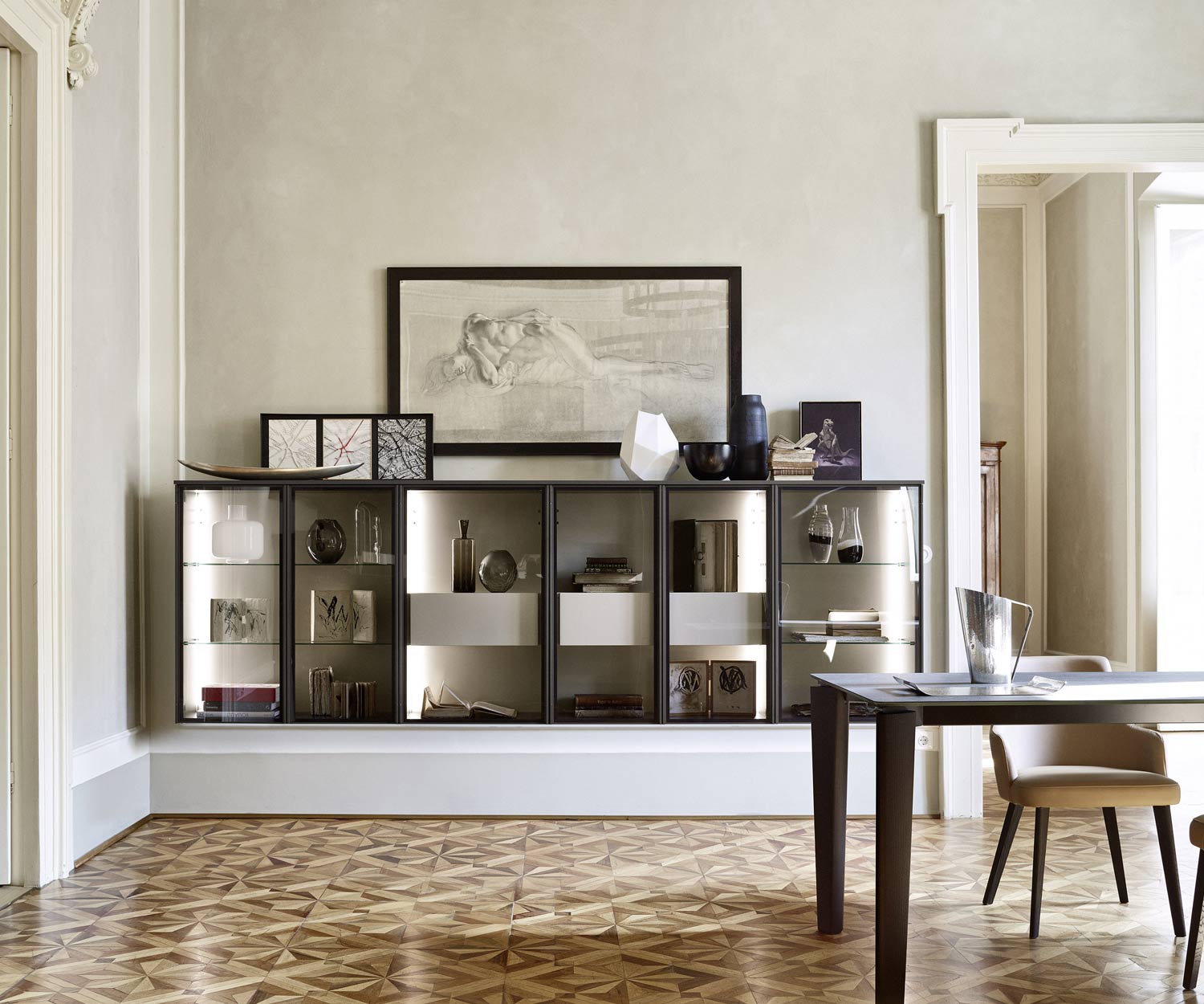 Exclusieve hangende glazen kast Livitalia design in bruin mat Exclusieve hangende glazen kast Livitalia design in bruin mat