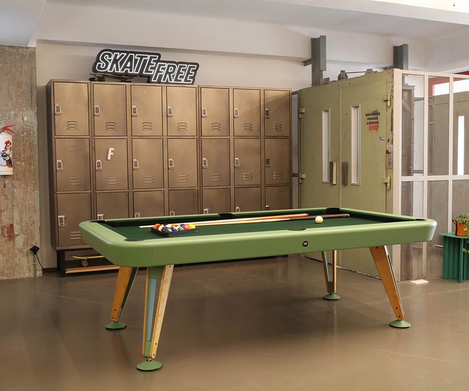 RS Barcelona Table de billard Diagonal en vert Army style RS Barcelona Table de billard Diagonal en vert Army style