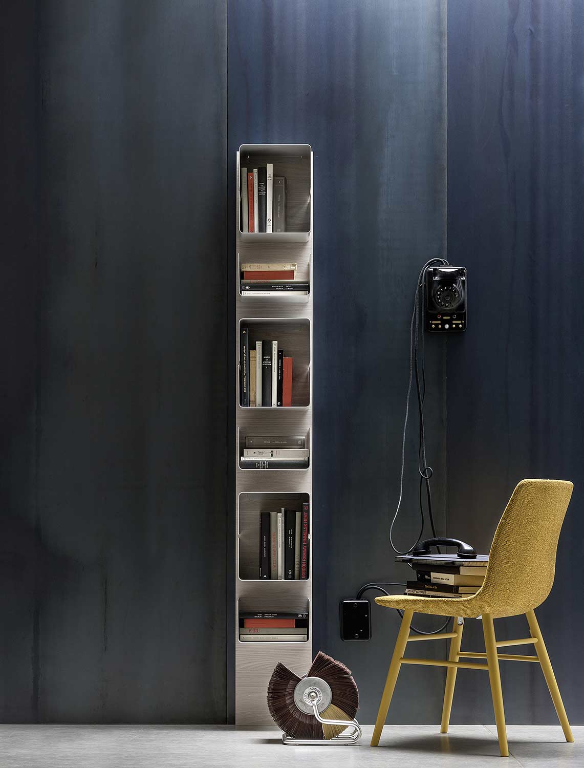 Smalle CD-plank voor aan de muur