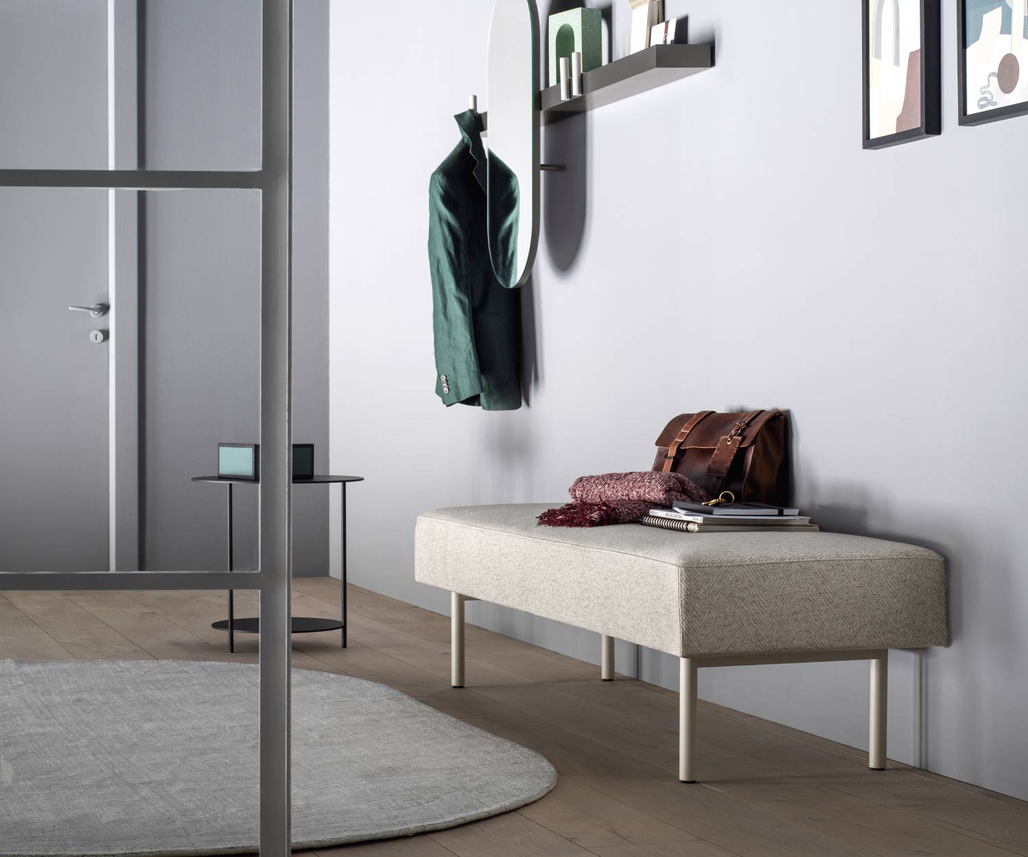 Banc design exclusif Church, recouvert de tissu vert Banc design exclusif Church, recouvert de tissu vert