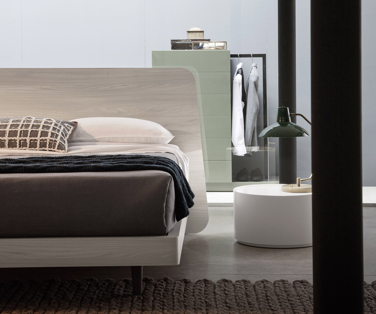 Novamobili Commode haute design avec penderie plus tringle Novamobili Commode haute design avec penderie plus tringle