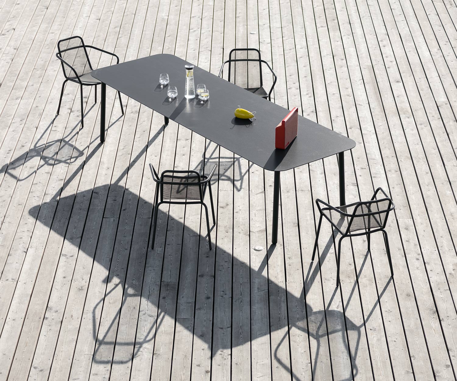 Todus Starling Design fauteuil op het terras