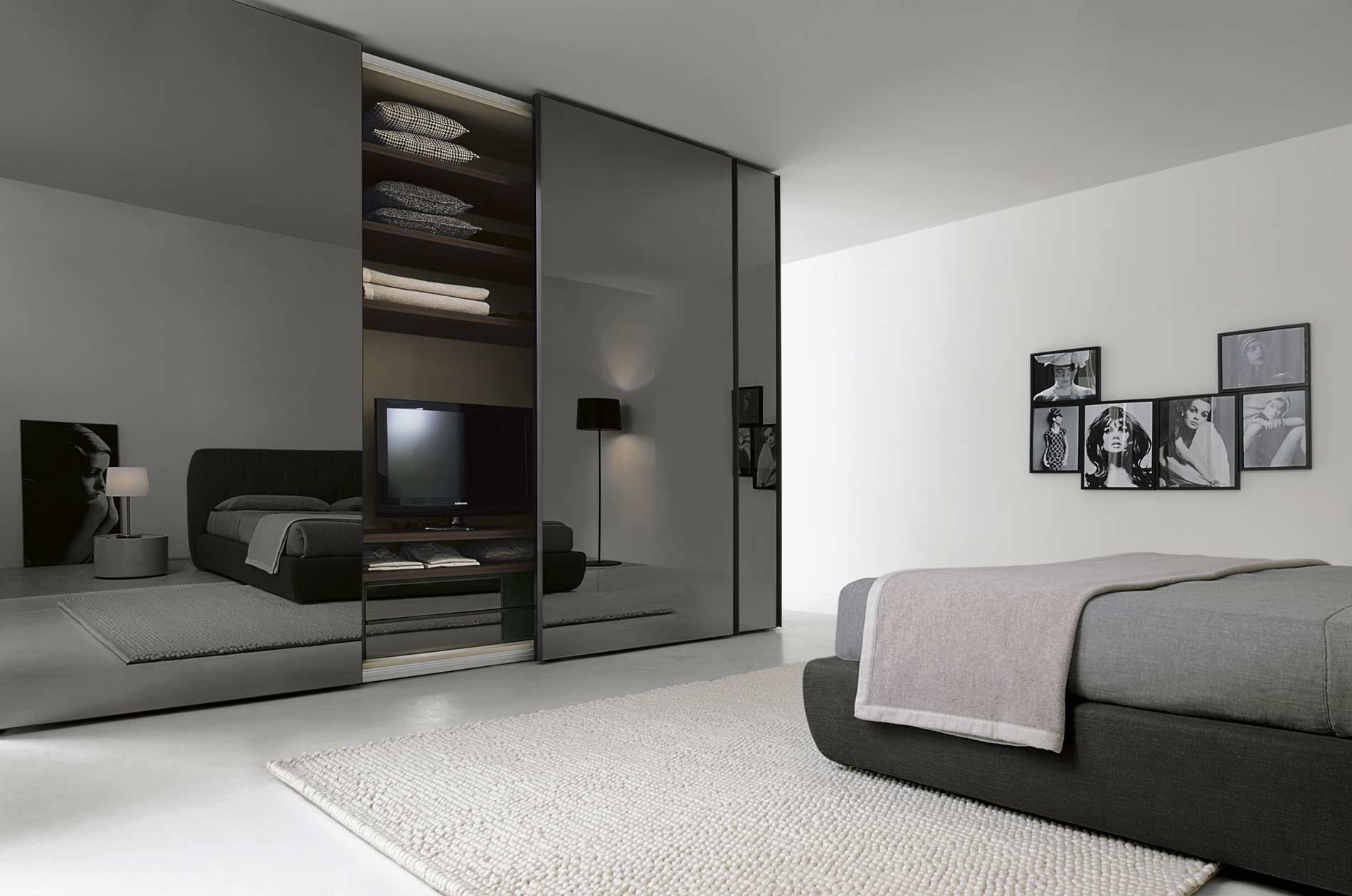 Armoire design portes coulissantes miroir